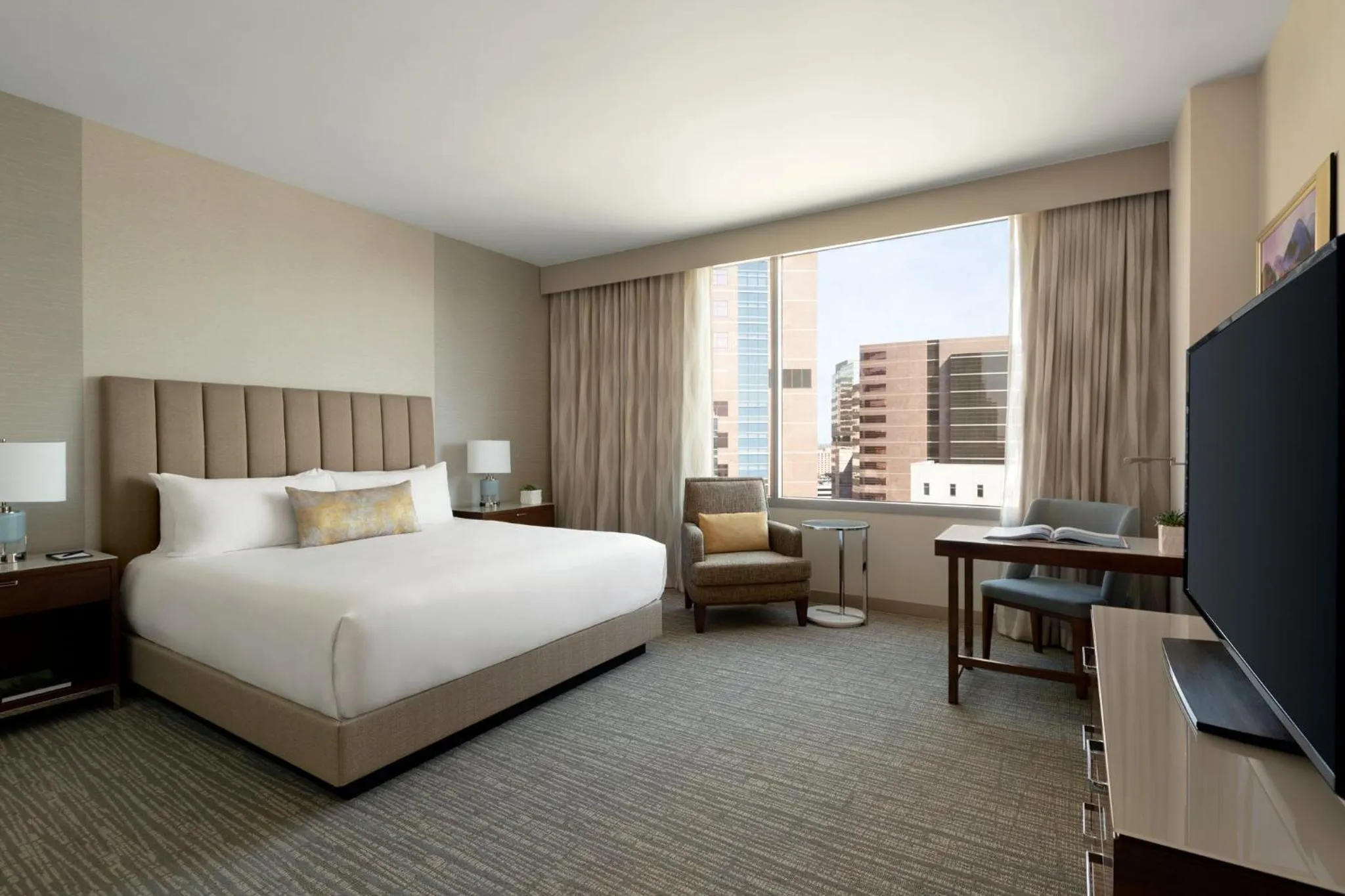 Photo of the whole room, Bed in InterContinental Houston by IHG