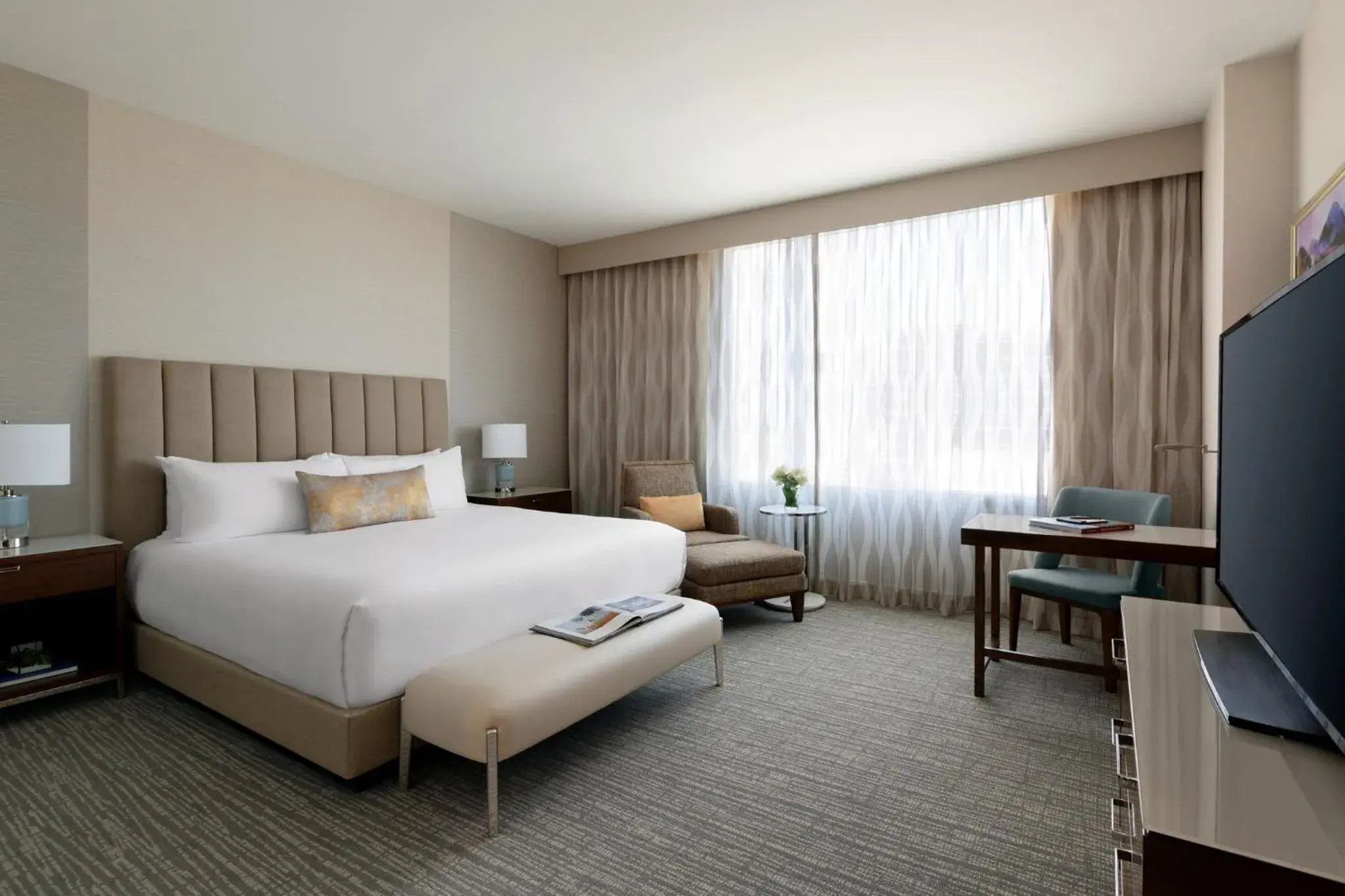 Premium King Room - Lounge Access in InterContinental Houston by IHG Premium King Room - Lounge Access in InterContinental Houston by IHG