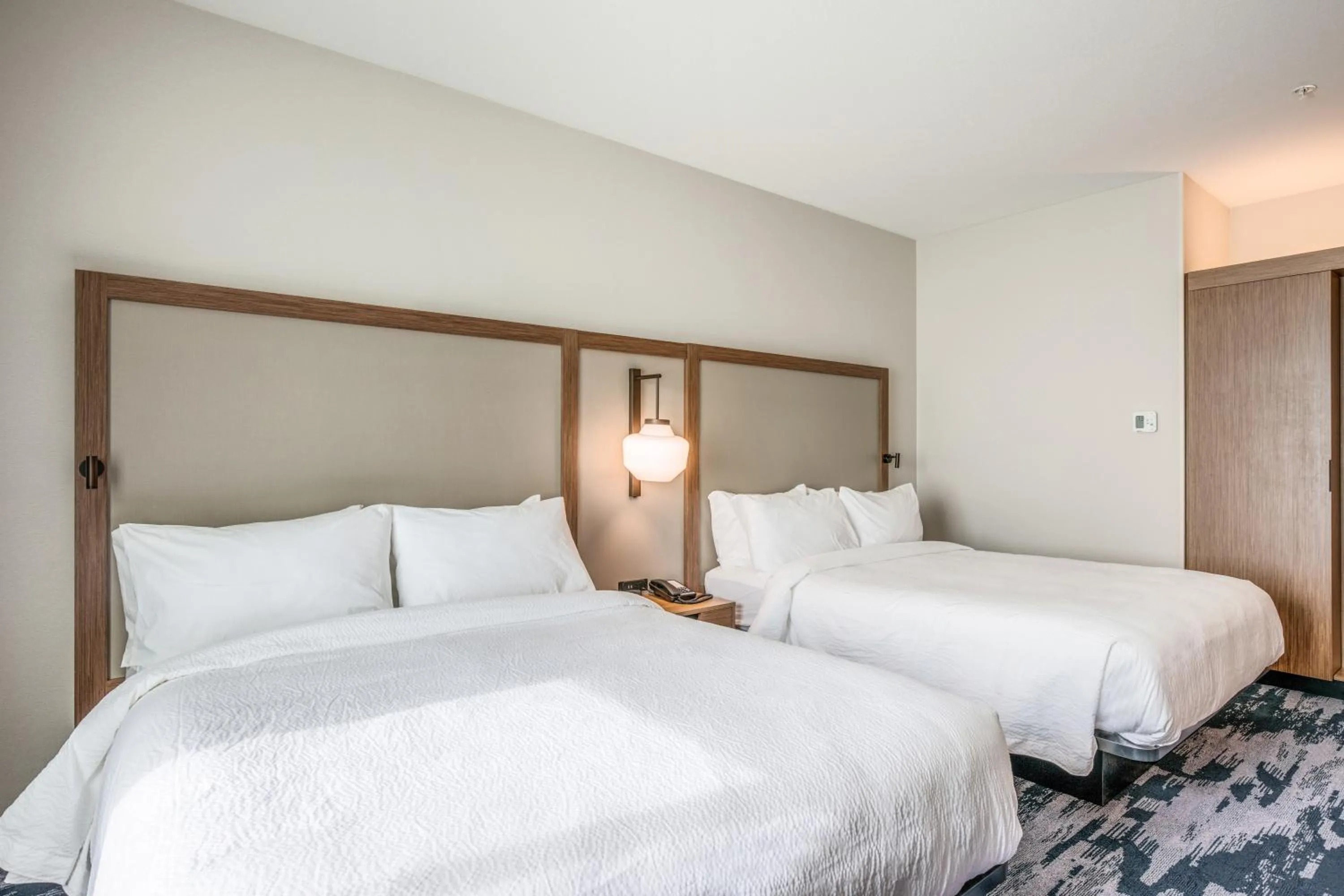 Bed in Holiday Inn Express & Suites Platteville by IHG
