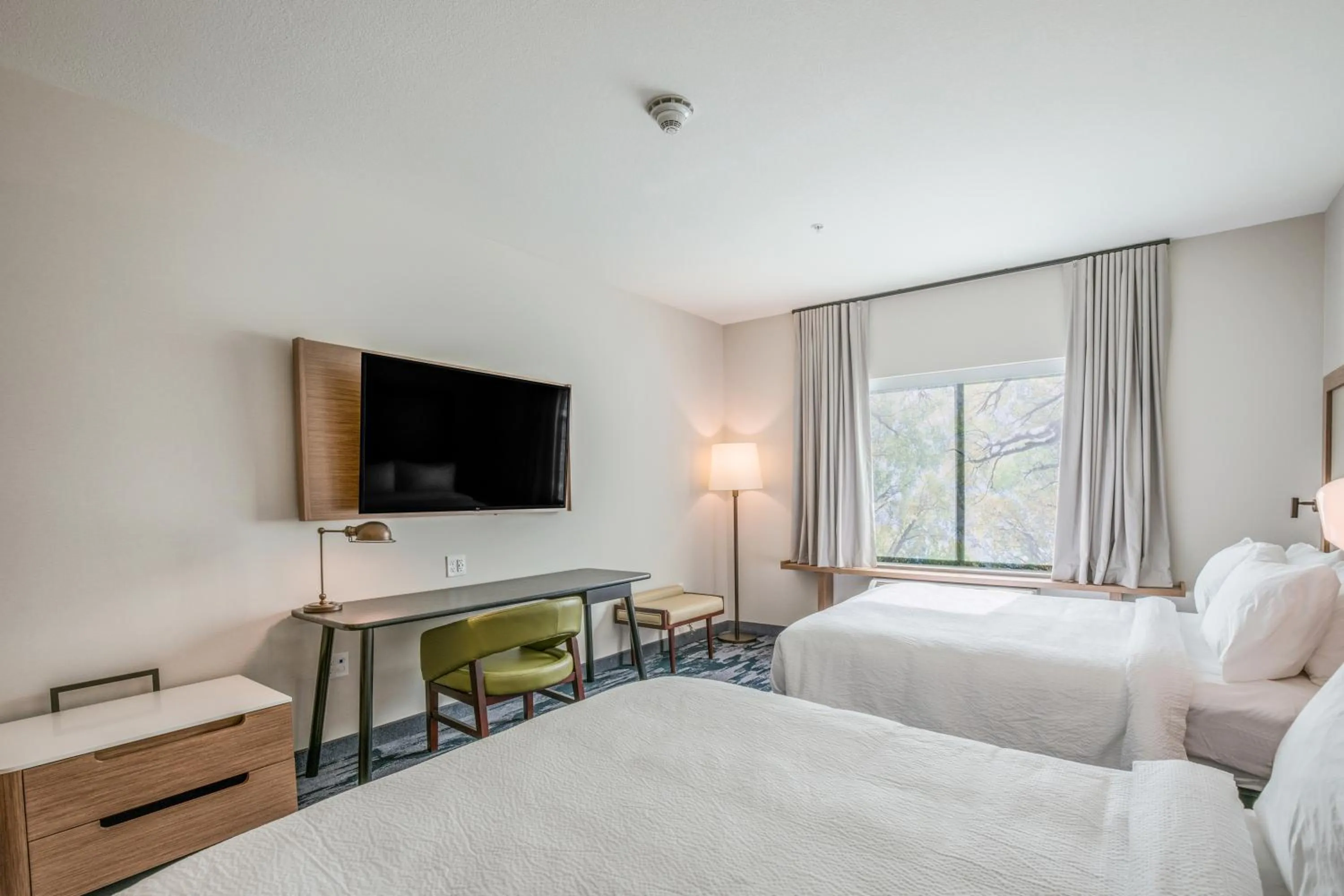 Bed in Holiday Inn Express & Suites Platteville by IHG