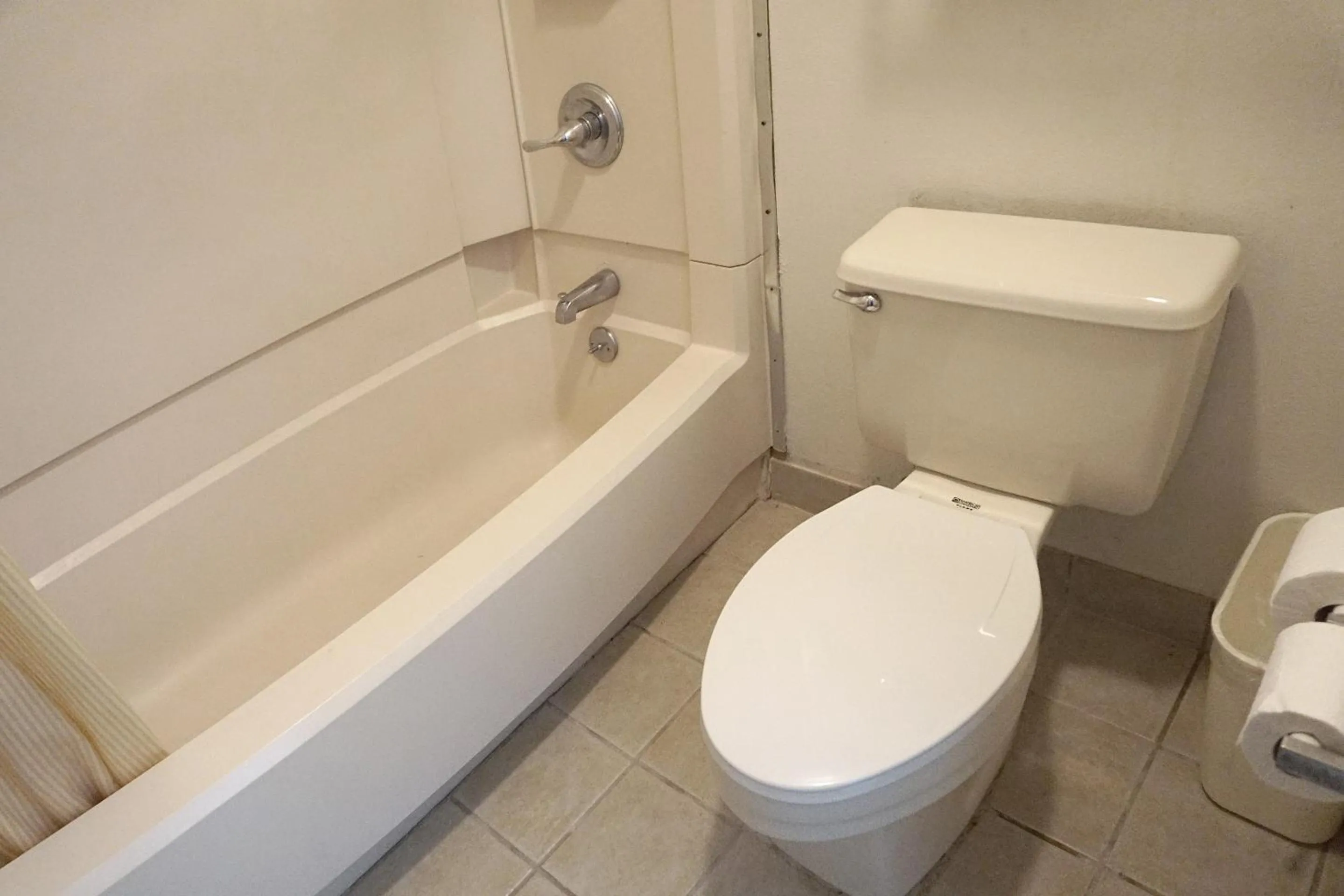 Bathroom in OYO Hotel Altus N Main St