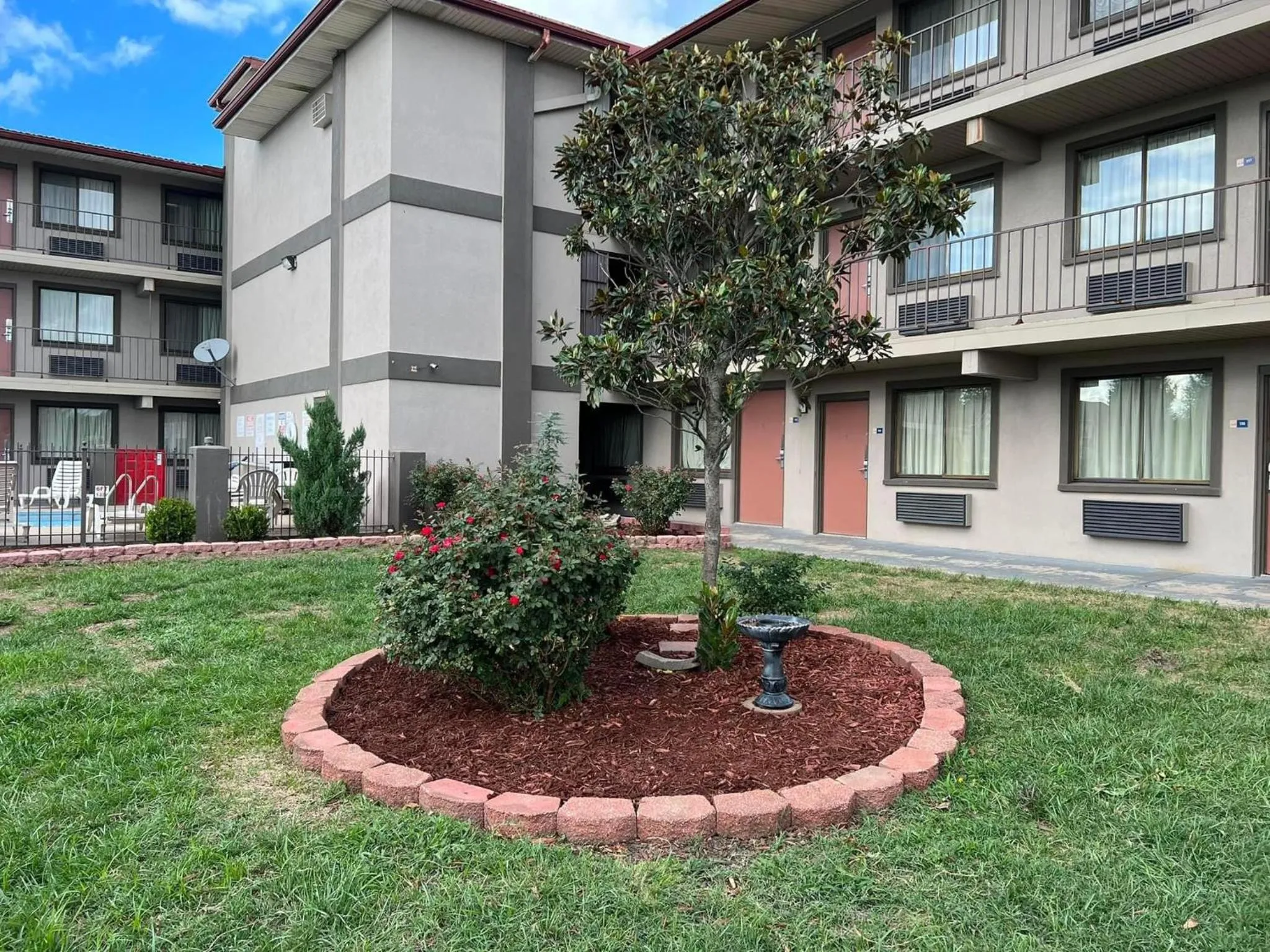 Garden in Days Inn & Suites by Wyndham Springfield on I-44