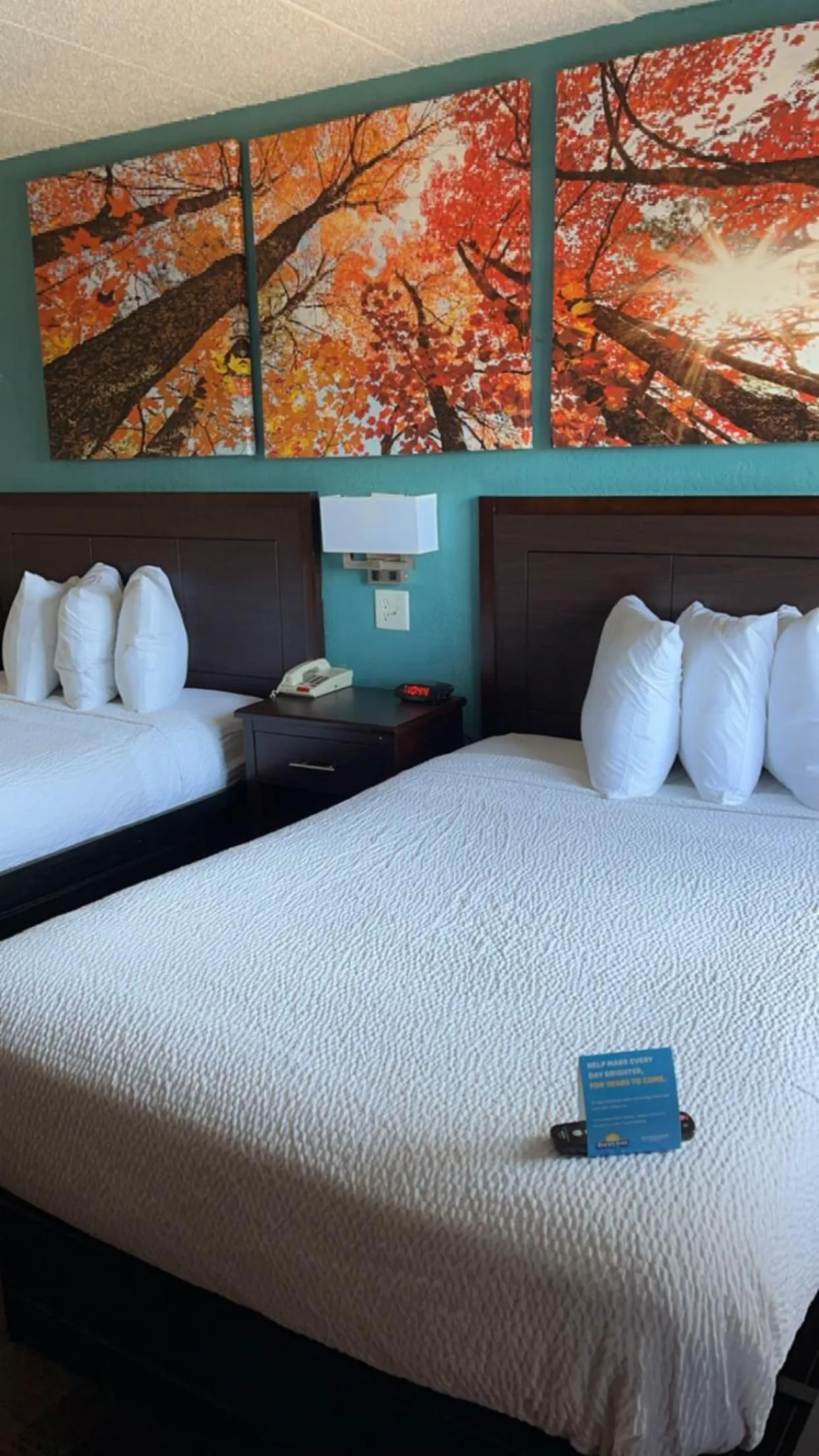 Bed in Days Inn & Suites by Wyndham Springfield on I-44