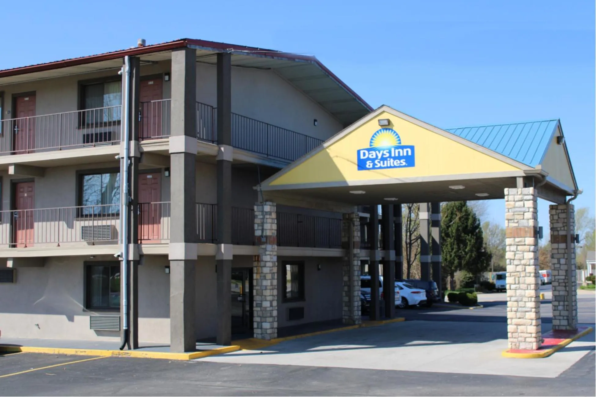 Property building in Days Inn & Suites by Wyndham Springfield on I-44