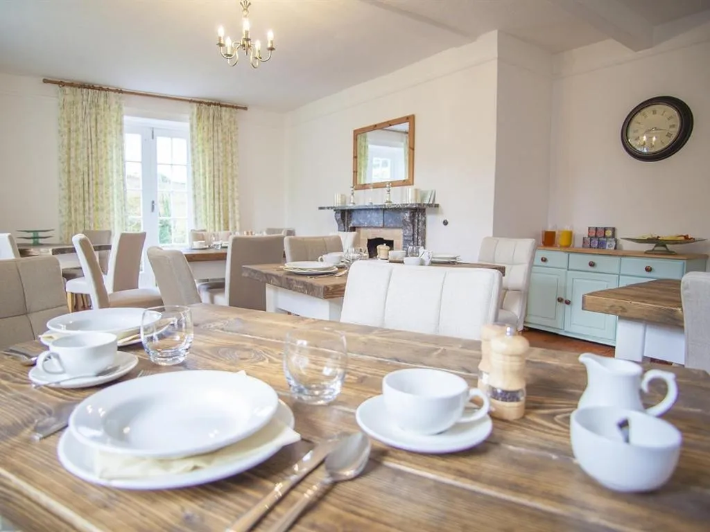 Dining area in Instow Barton