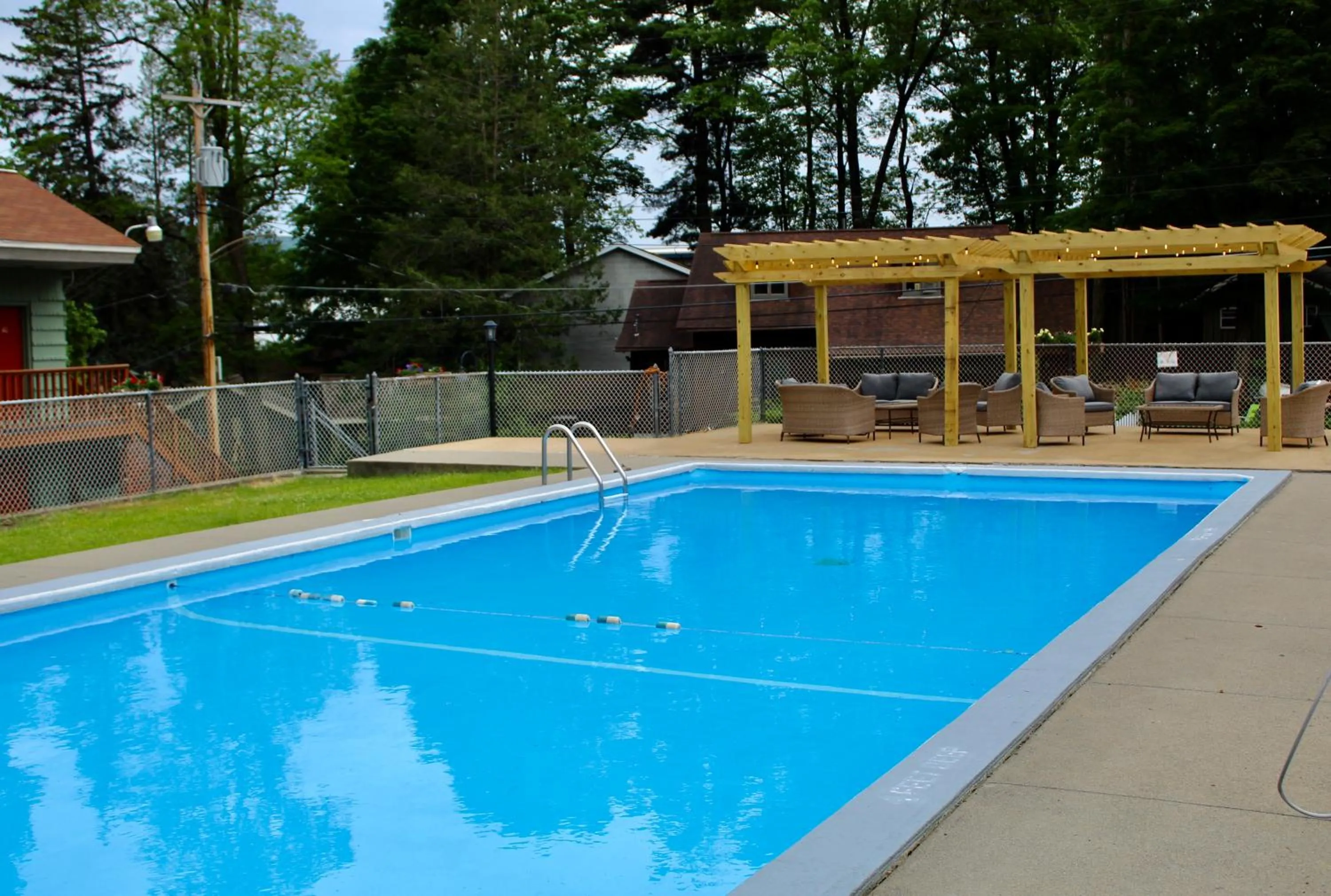 Swimming pool in Motel Montreal
