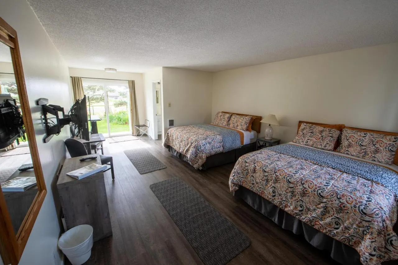 Garden, Bed in Pacific City Inn