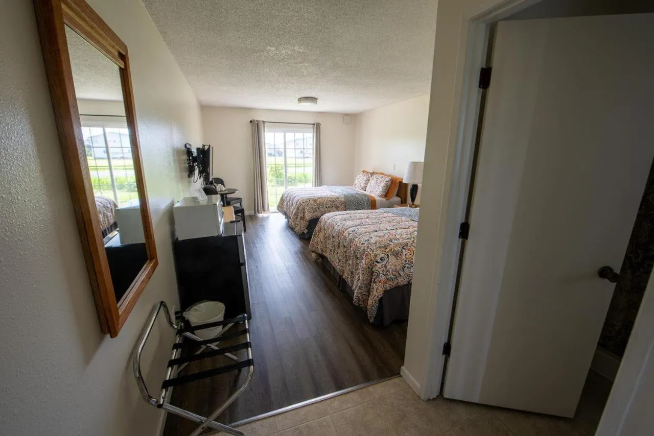 Patio, Bed in Pacific City Inn
