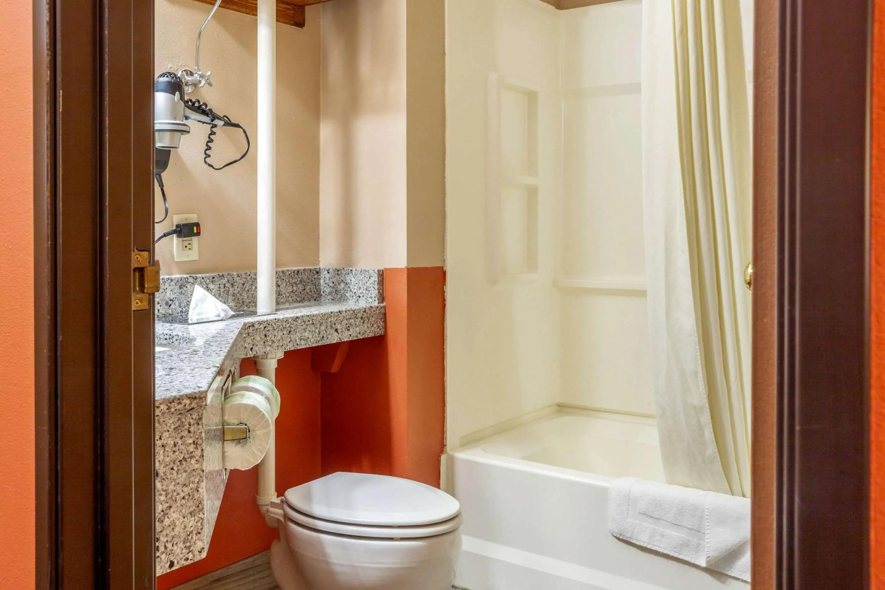 Photo of the whole room in Quality Inn & Suites Prairie Du Chien