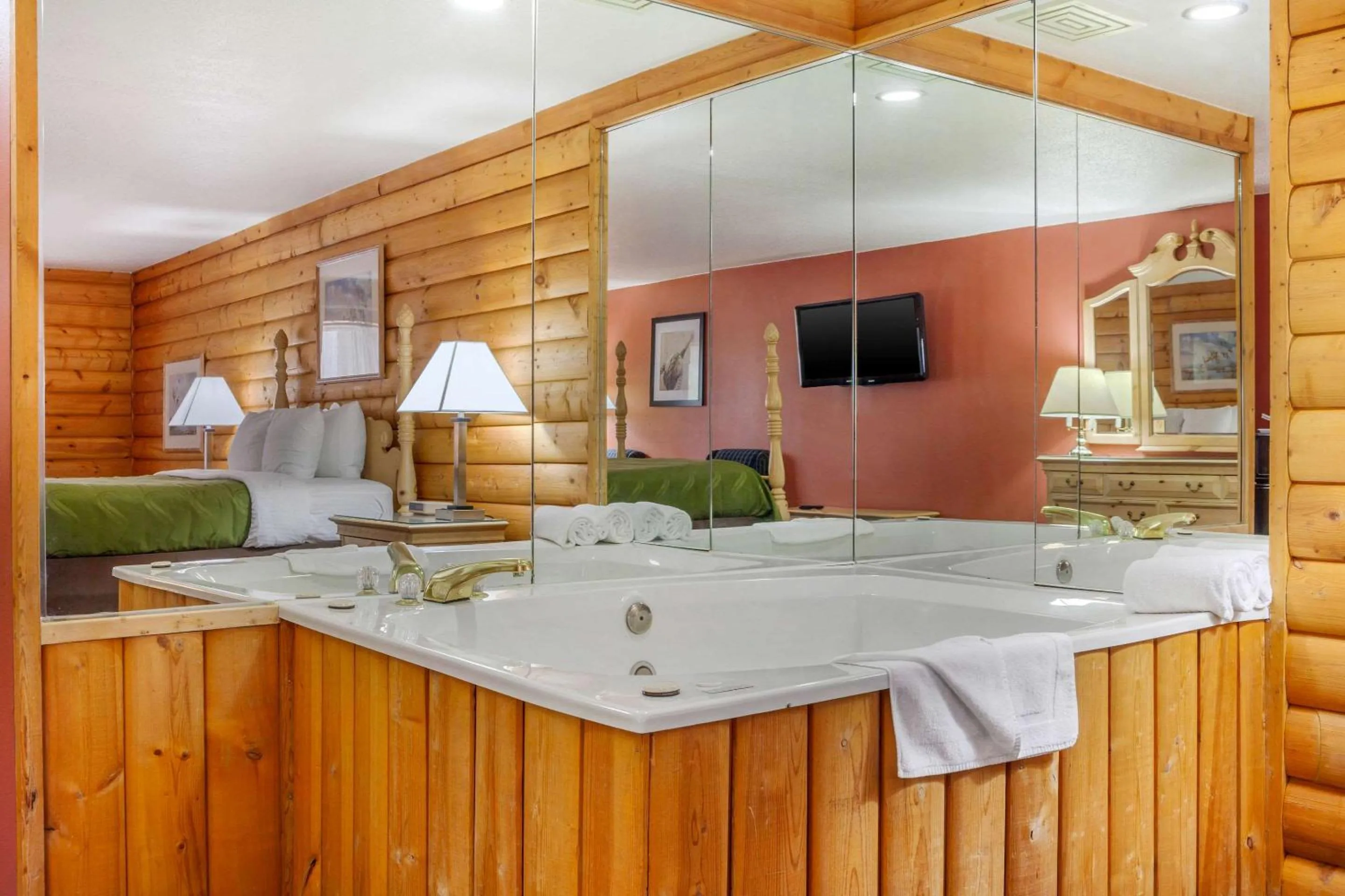 Photo of the whole room in Quality Inn & Suites Prairie Du Chien