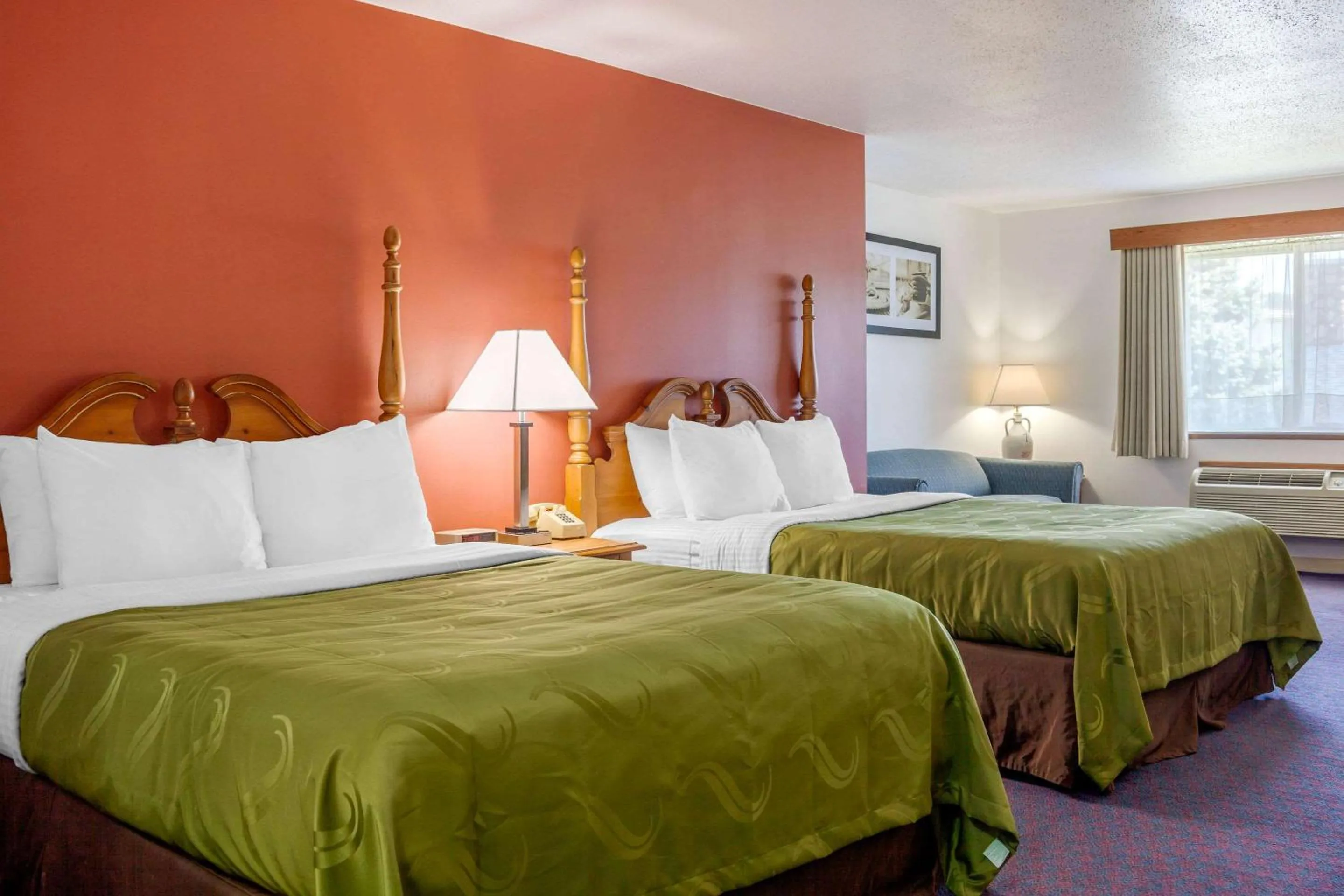 Photo of the whole room, Bed in Quality Inn & Suites Prairie Du Chien