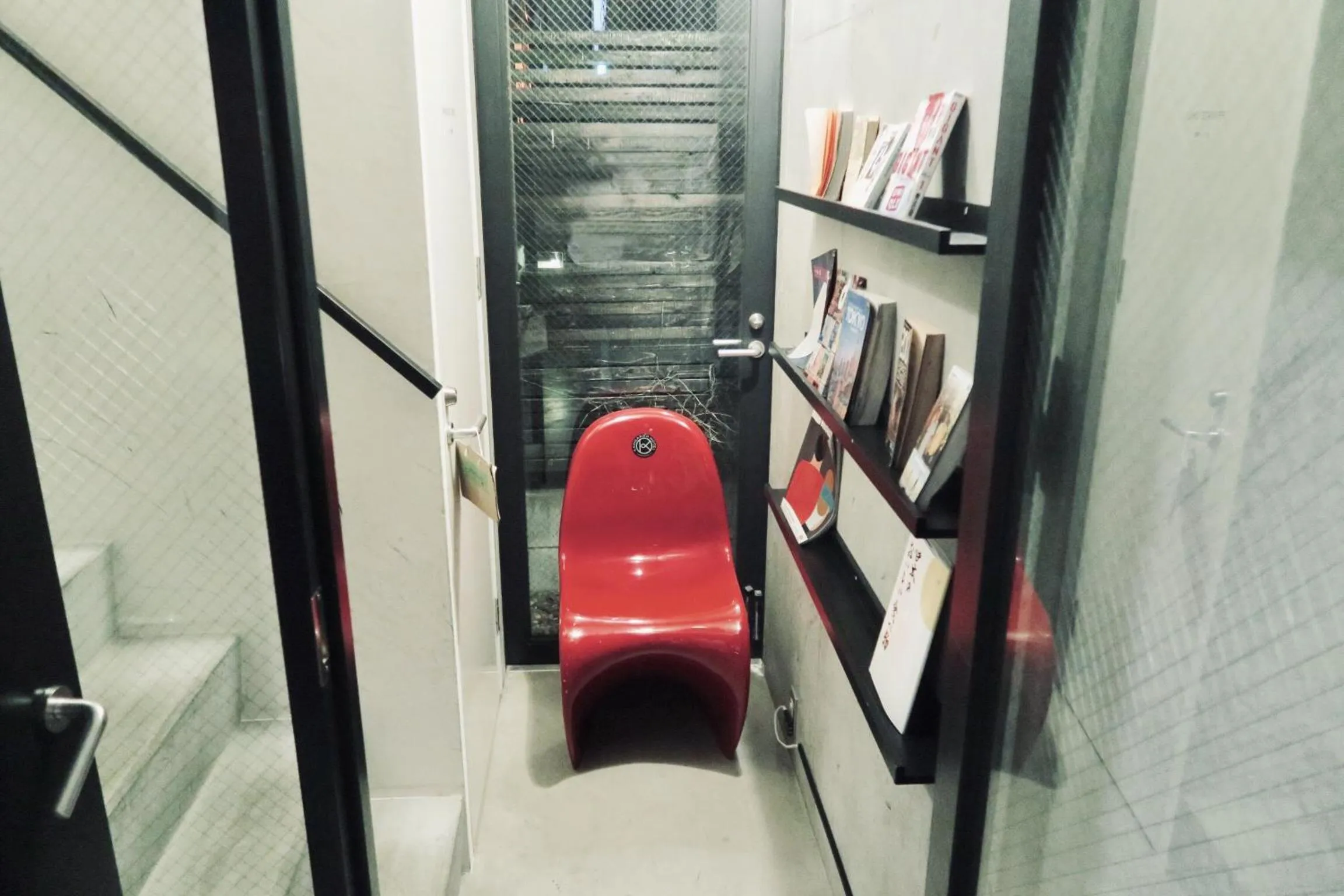 Area and facilities in Kangaroo Hotel