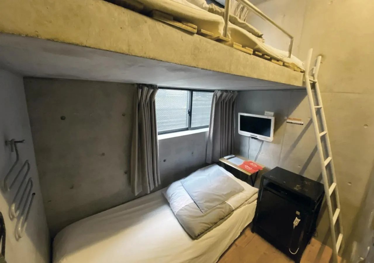 Photo of the whole room in Kangaroo Hotel