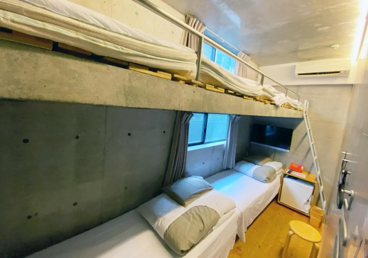 Photo of the whole room in Kangaroo Hotel