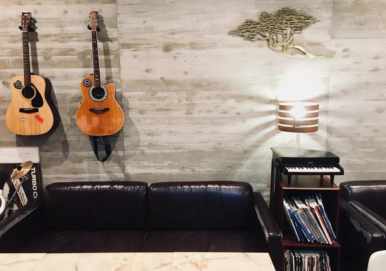 Decorative detail in Kangaroo Hotel