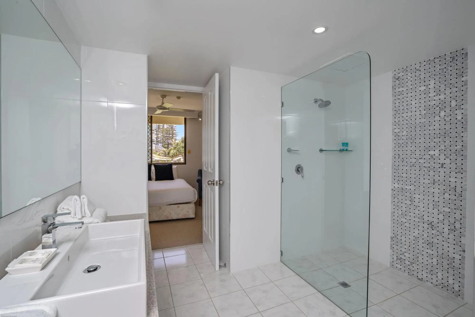 Bed in Dorchester On The Beach