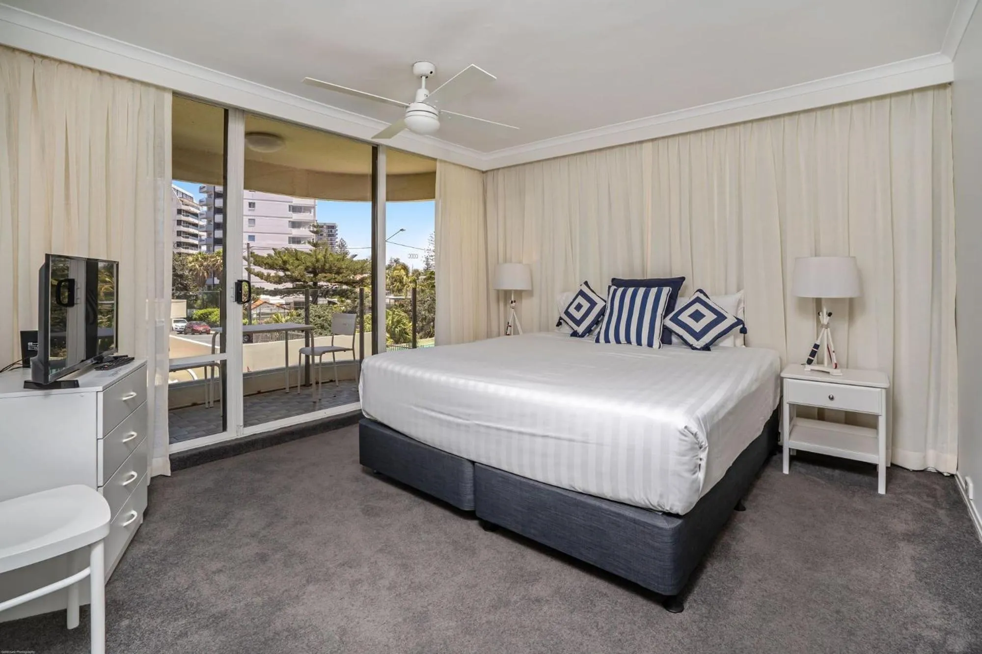 Bed in Dorchester On The Beach