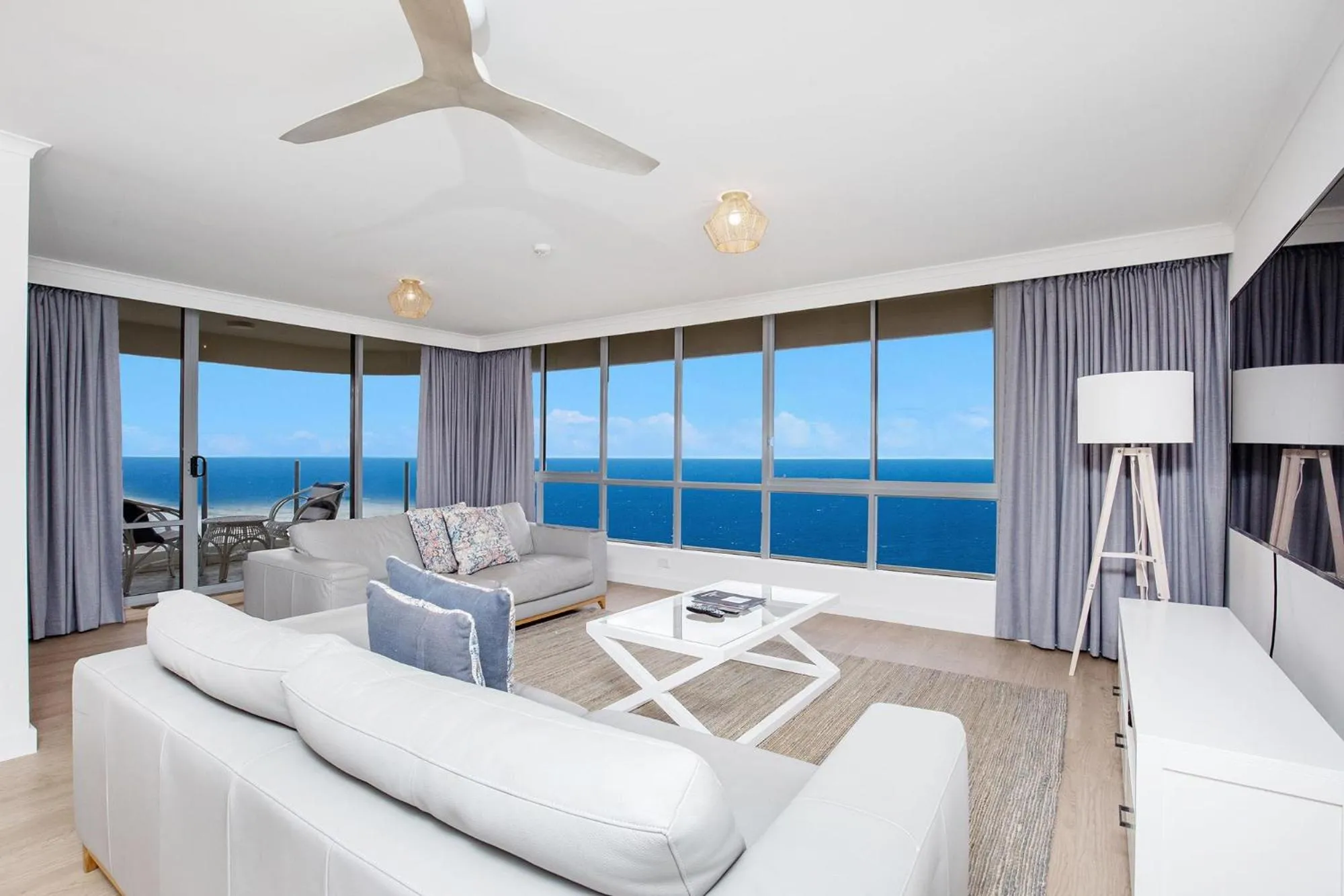 Balcony/Terrace, Bed in Dorchester On The Beach