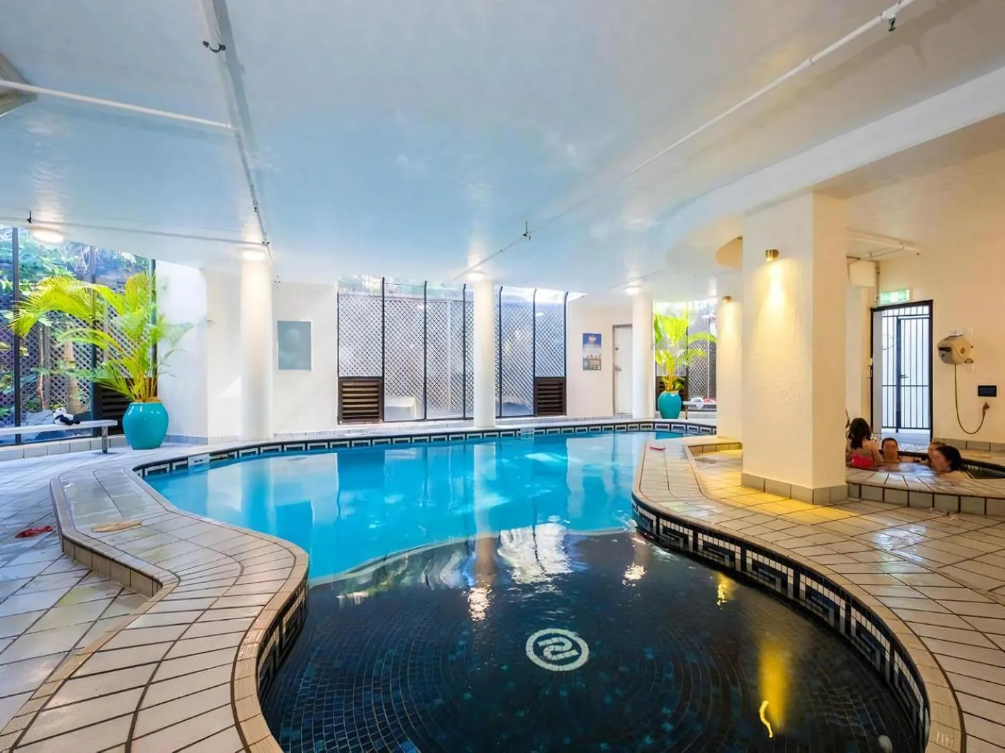 Spa and wellness centre/facilities in Aegean Apartments Surfers Paradise