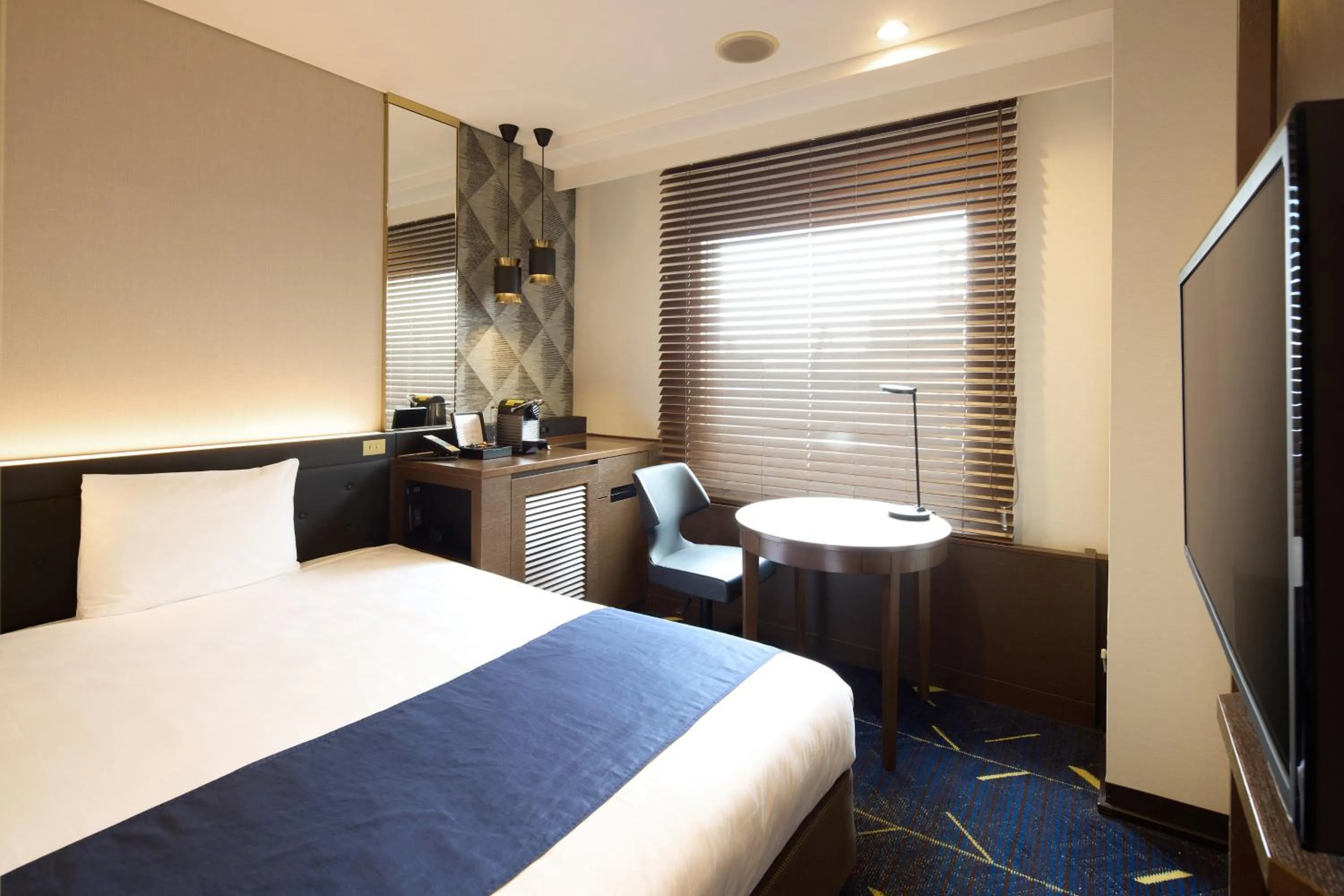 Photo of the whole room, Bed in Kobe Sannomiya Tokyu REI Hotel