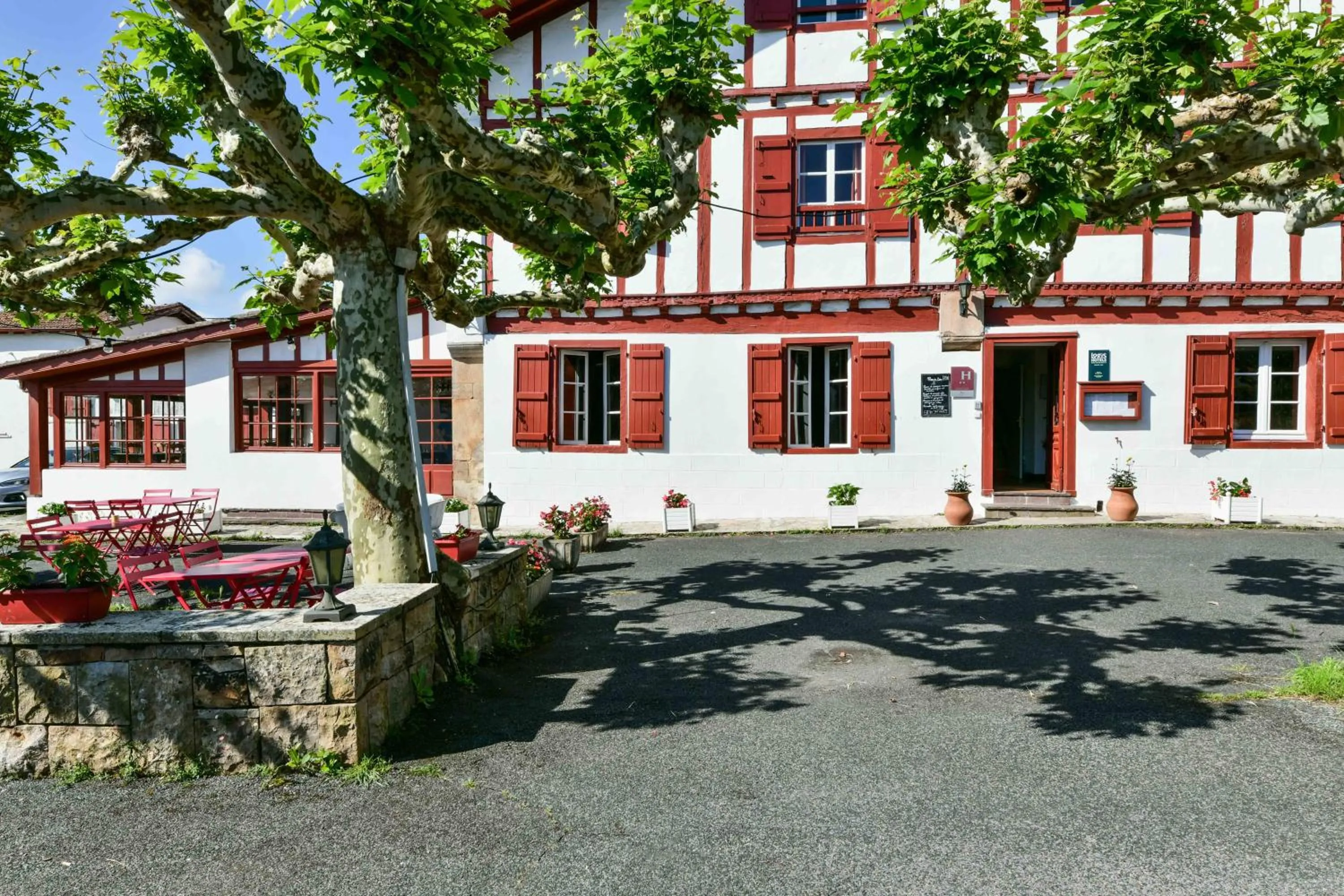 Logis Hôtel Baratxartea