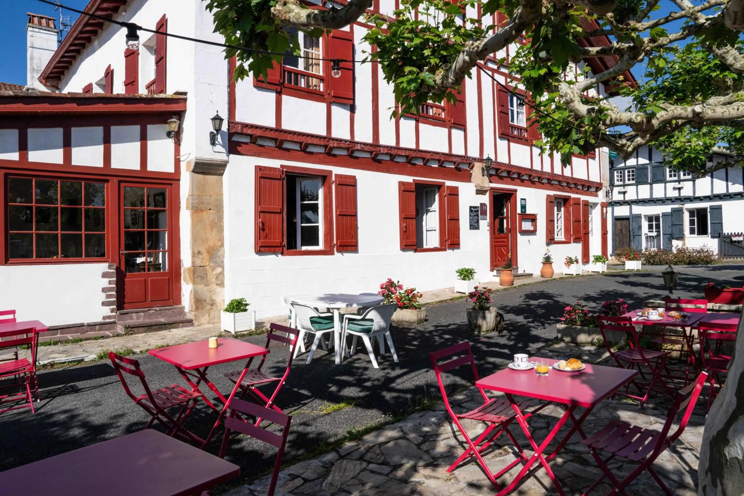 Logis Hôtel Baratxartea