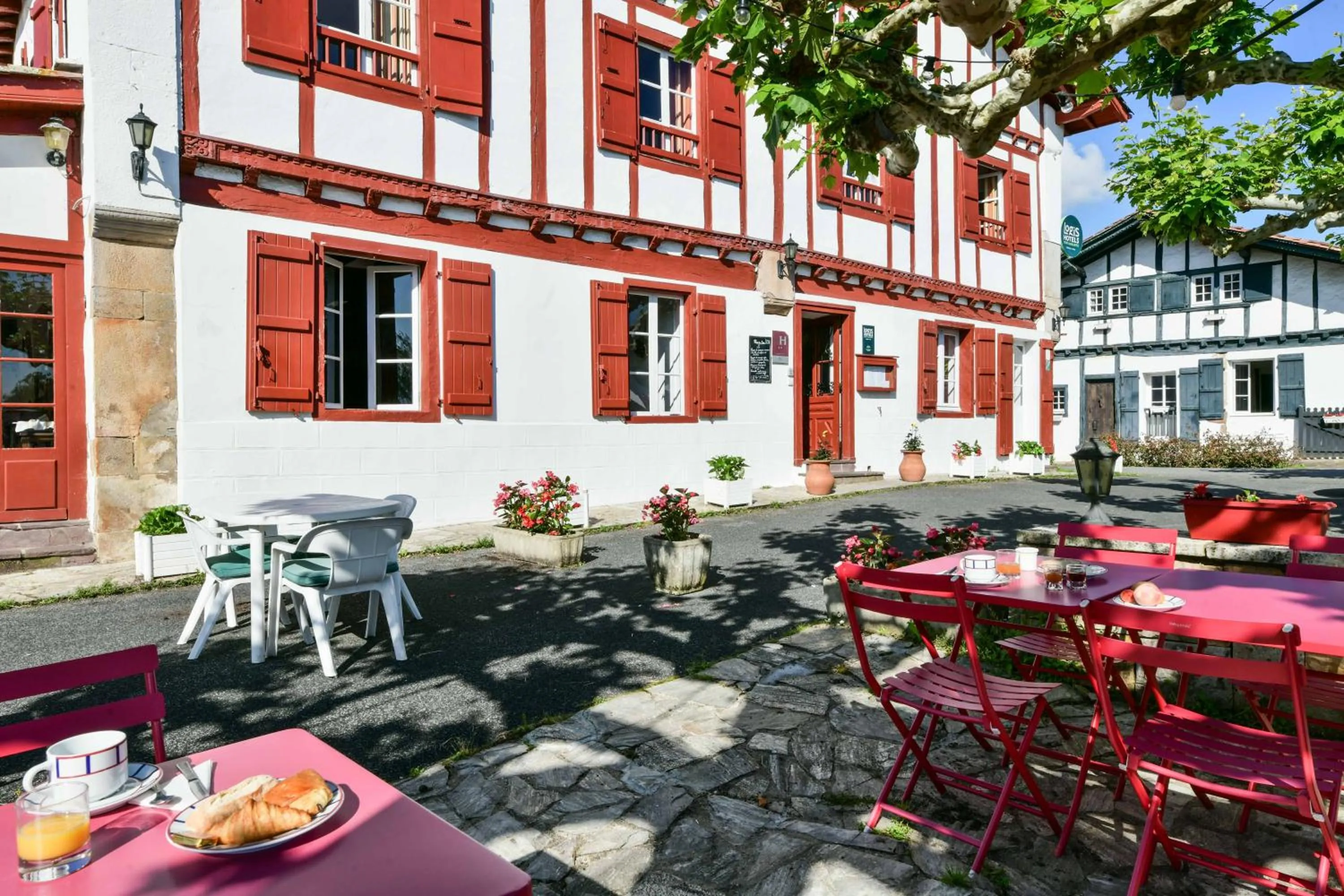 Logis Hôtel Baratxartea