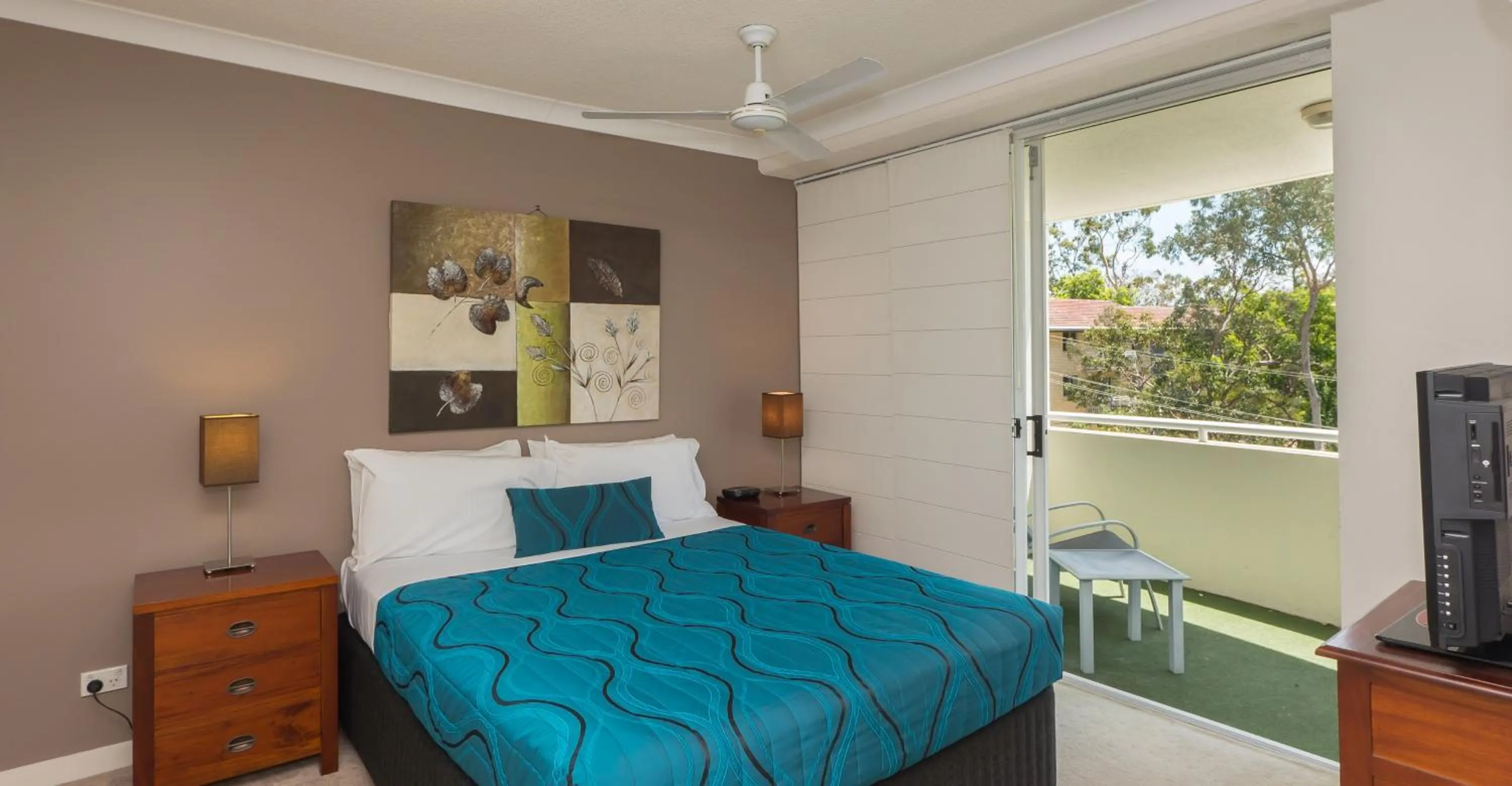 Bedroom, Bed in Founda Gardens Apartments