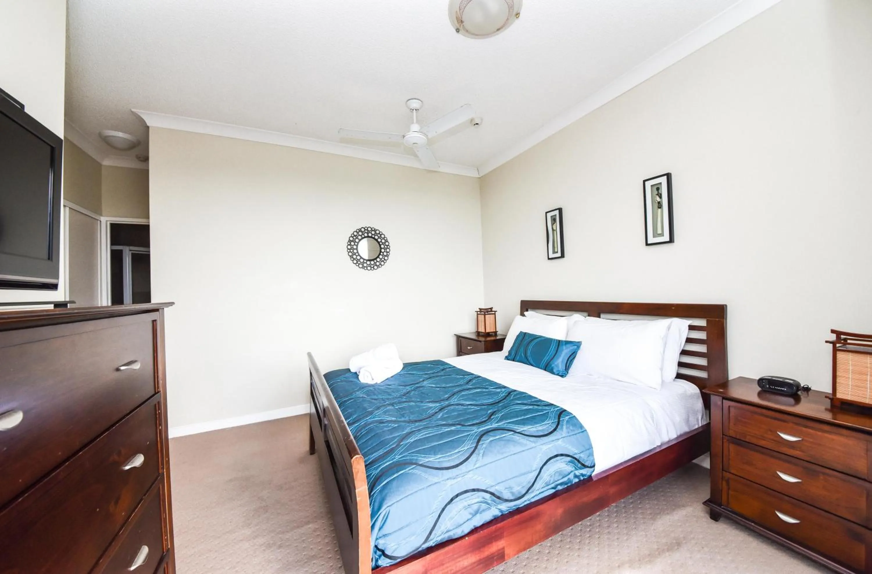 Bedroom, Bed in Founda Gardens Apartments