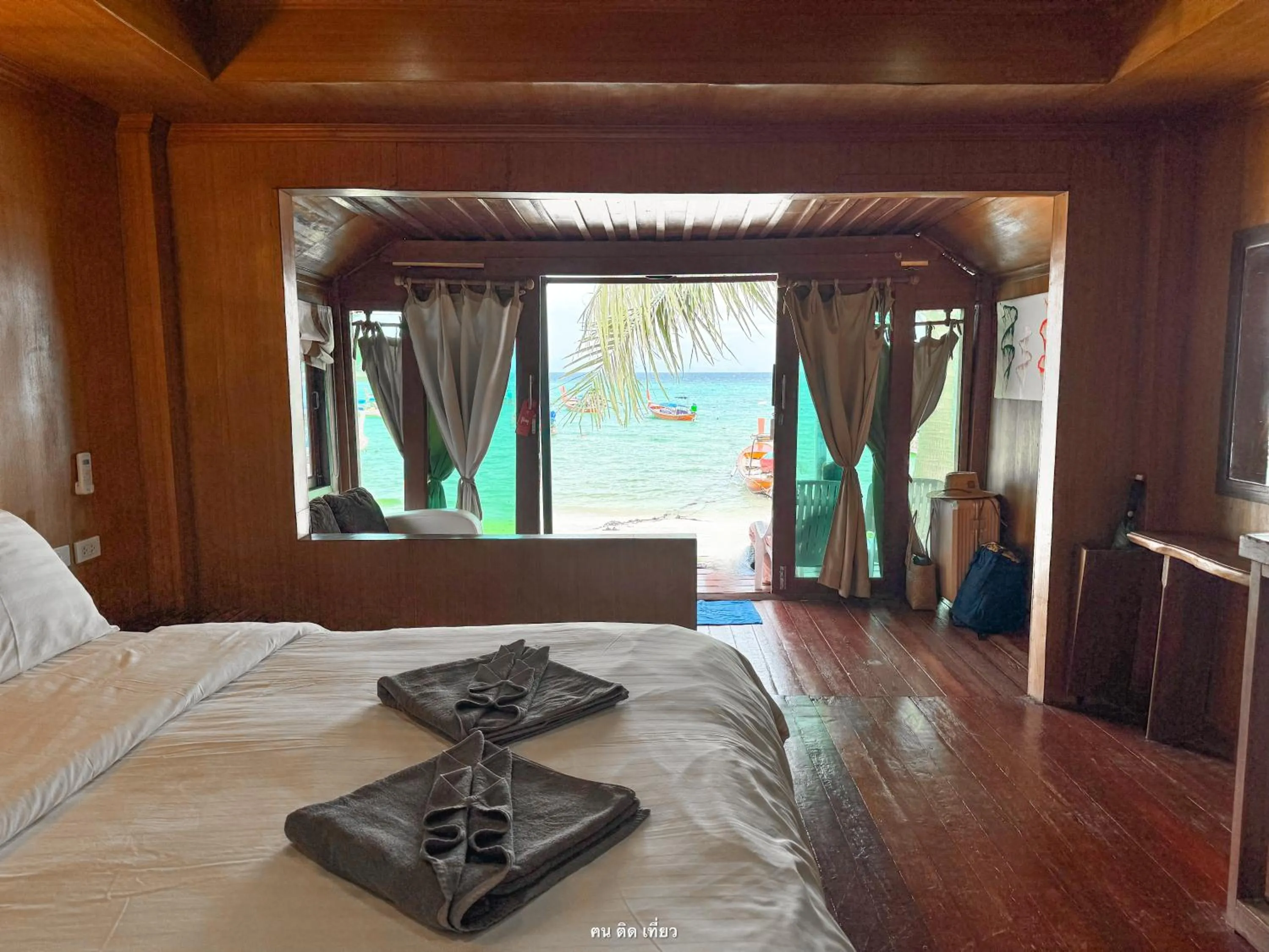 Bed in Lipe Power Beach Resort