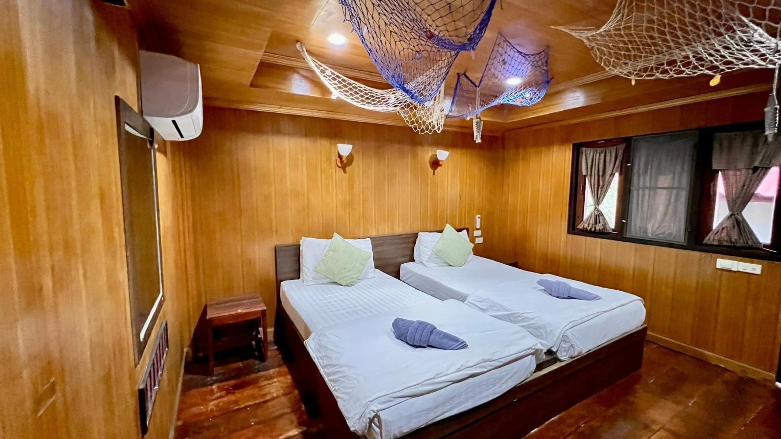 Bed in Lipe Power Beach Resort