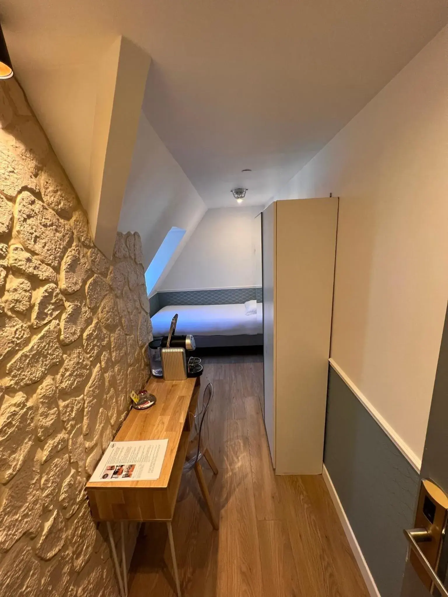 Standard Single Room in Hôtel Tilde Standard Single Room in Hôtel Tilde