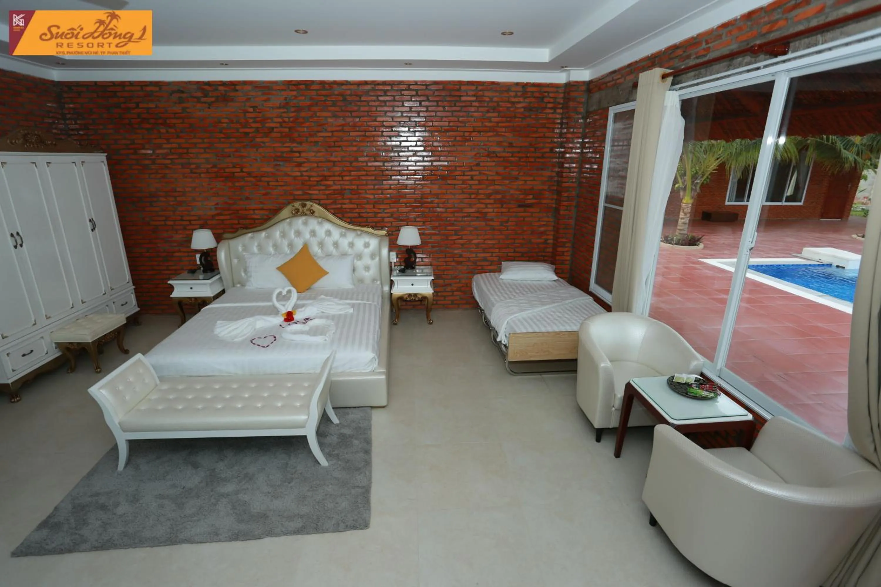 Bed in Suoi Hong Resort