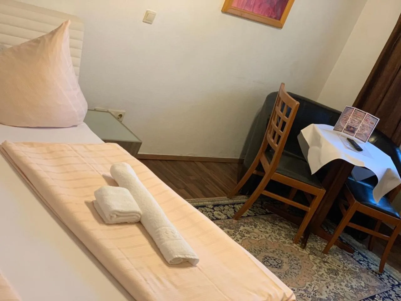 Bed in Hotel Restaurant Memo