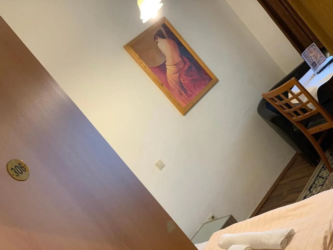 Bed in Hotel Restaurant Memo