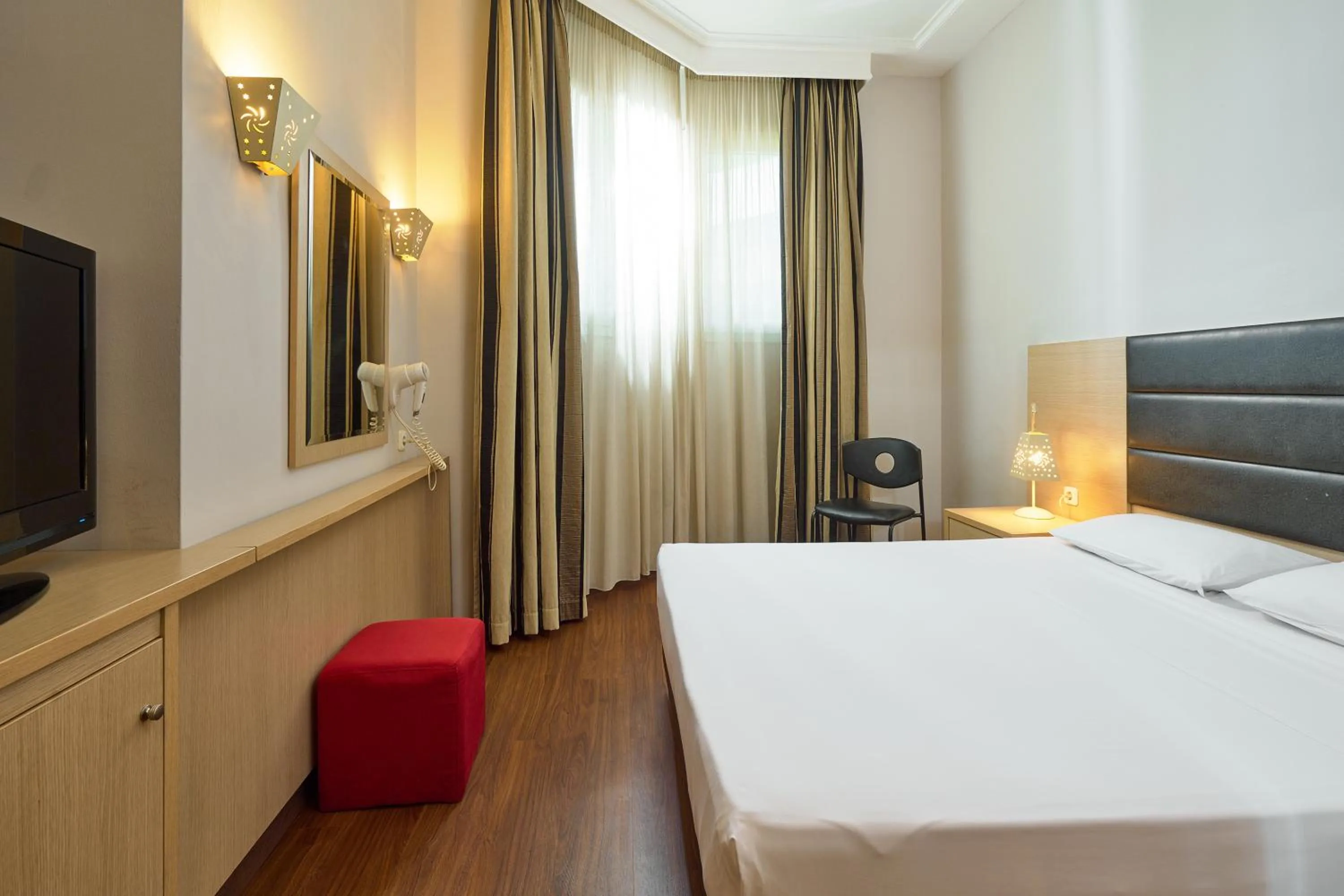 Photo of the whole room, Bed in Iris Hotel