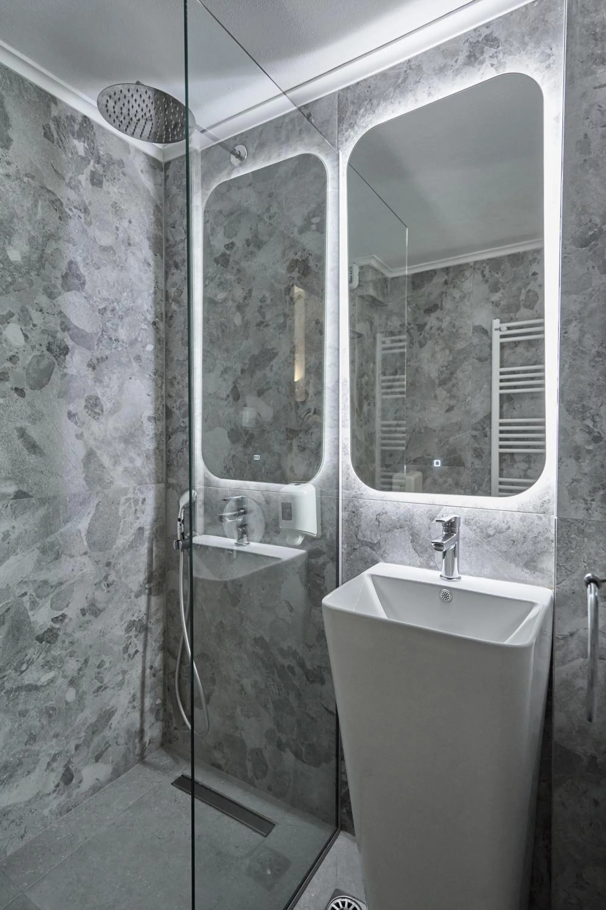 Bathroom in Iris Hotel