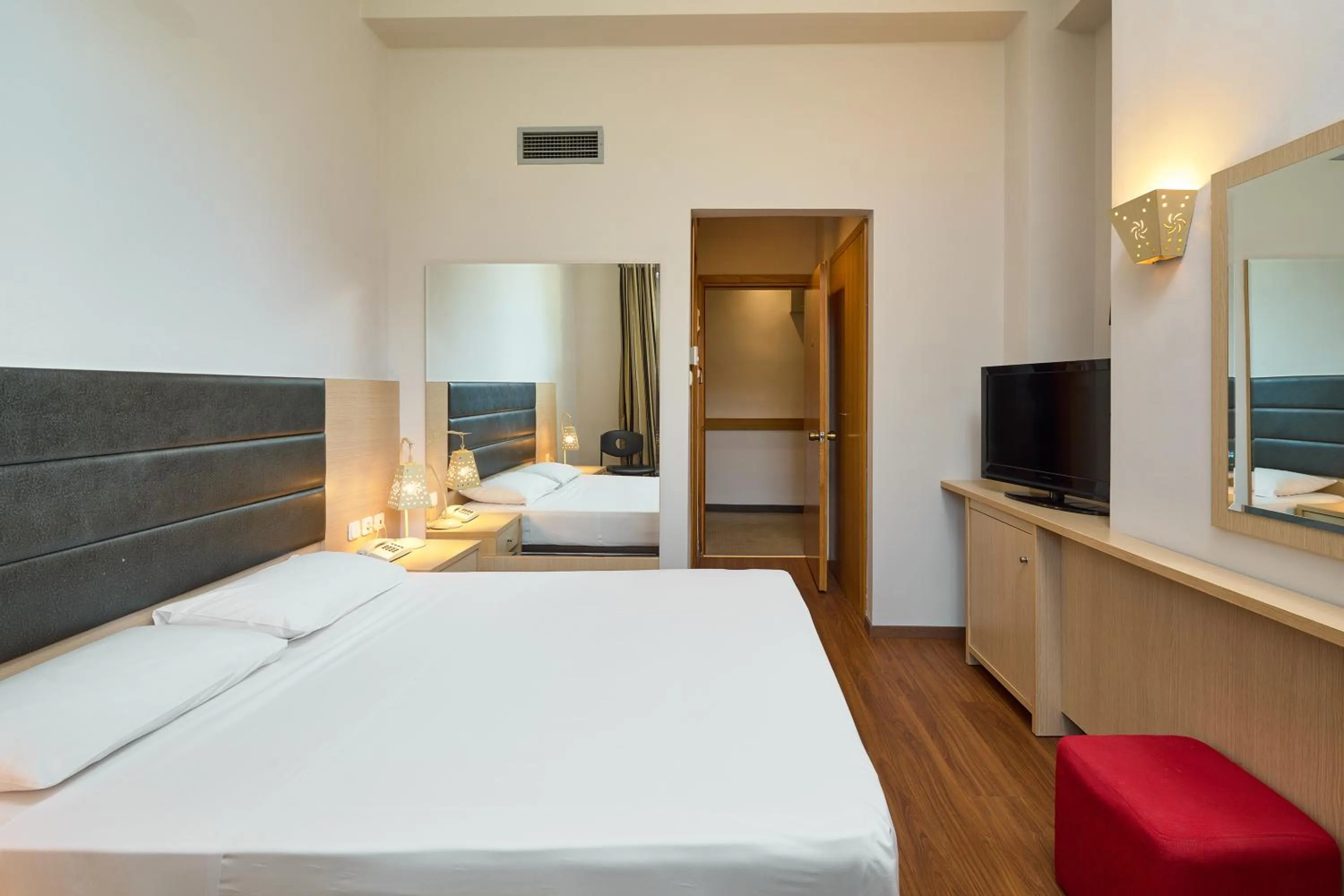 Photo of the whole room, Bed in Iris Hotel