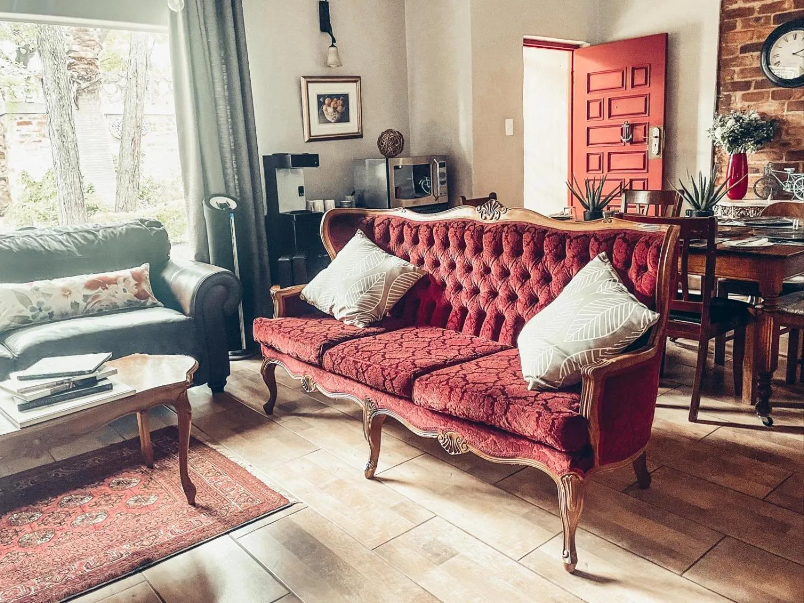 Living room in 59 On True North Guest Rooms