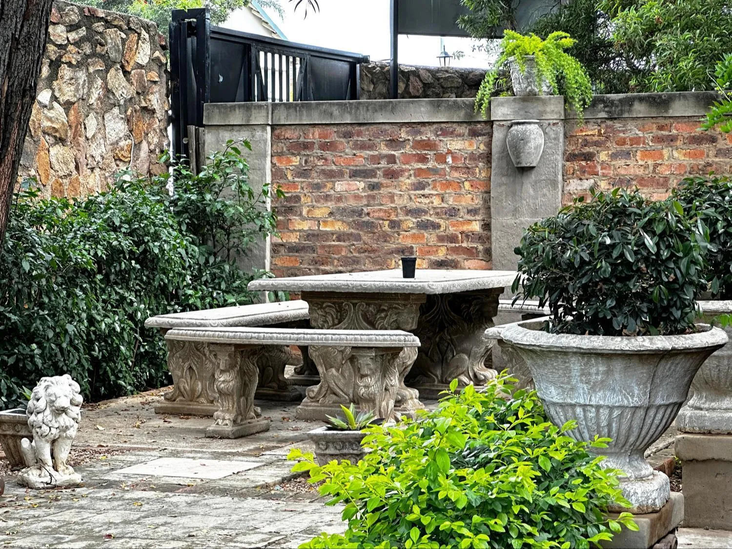 Garden in 59 On True North Guest Rooms