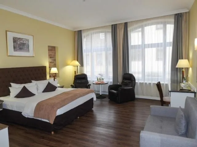 Photo of the whole room, Bed in Fründts Hotel