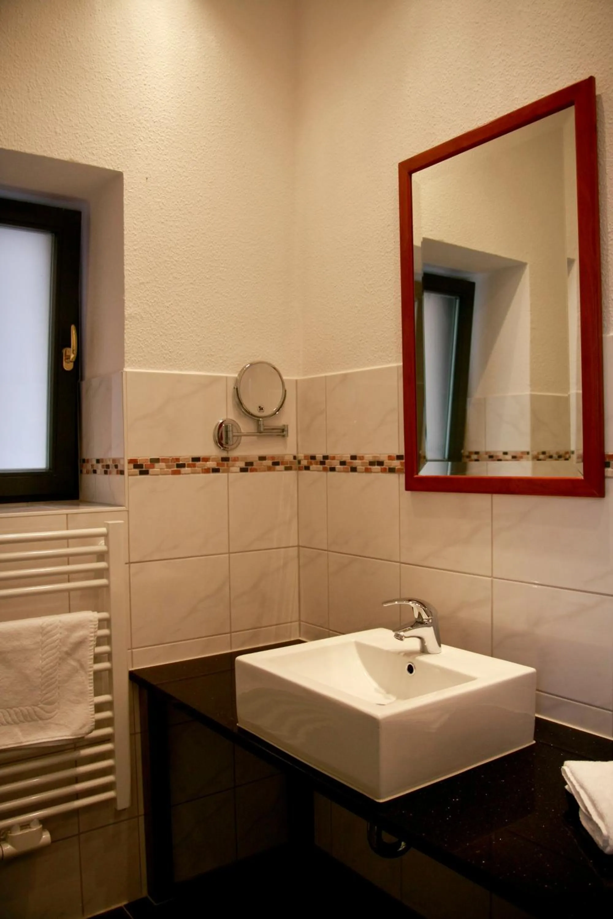 Bathroom in Fründts Hotel