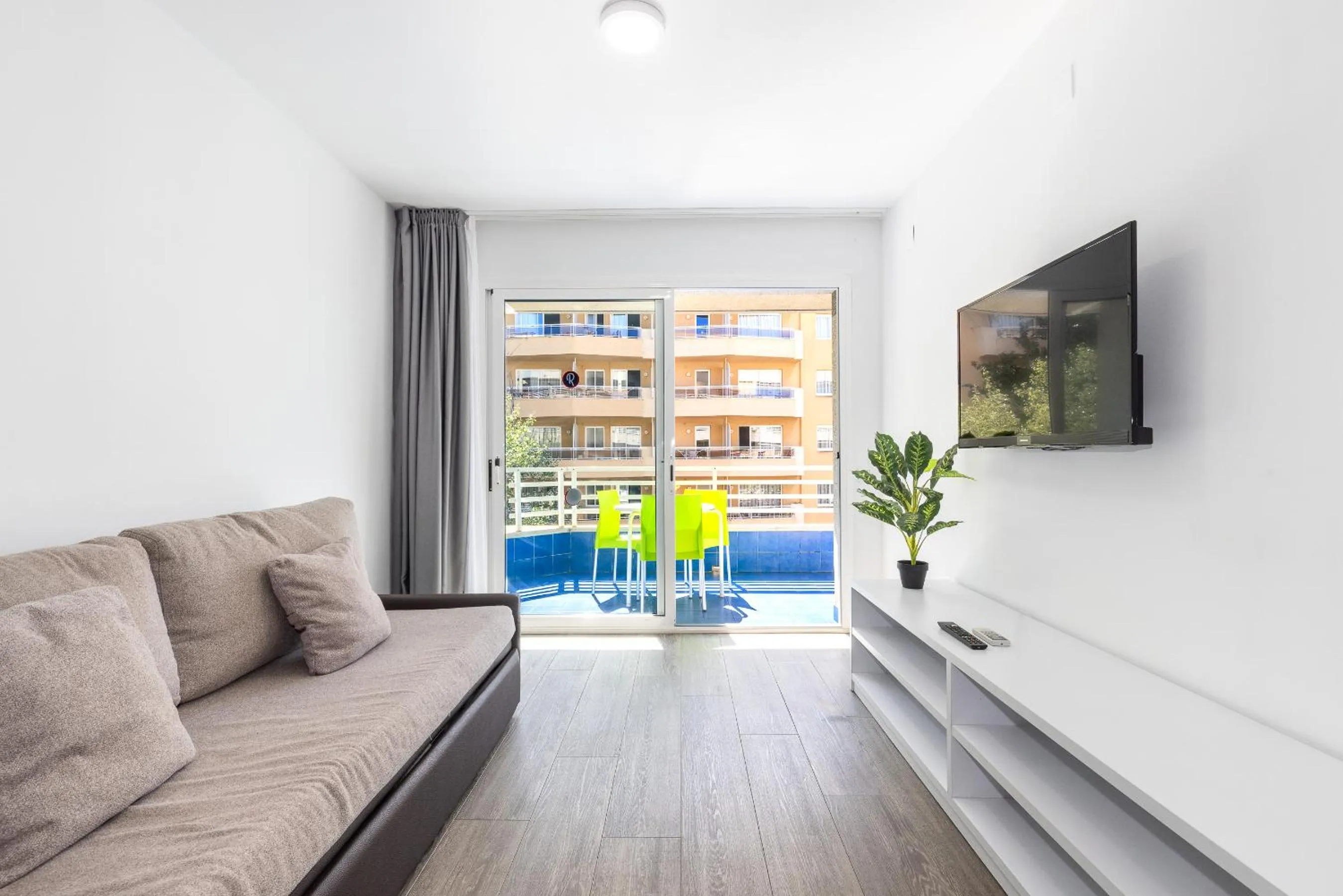 TV and multimedia in Rentalmar Zahara family suites