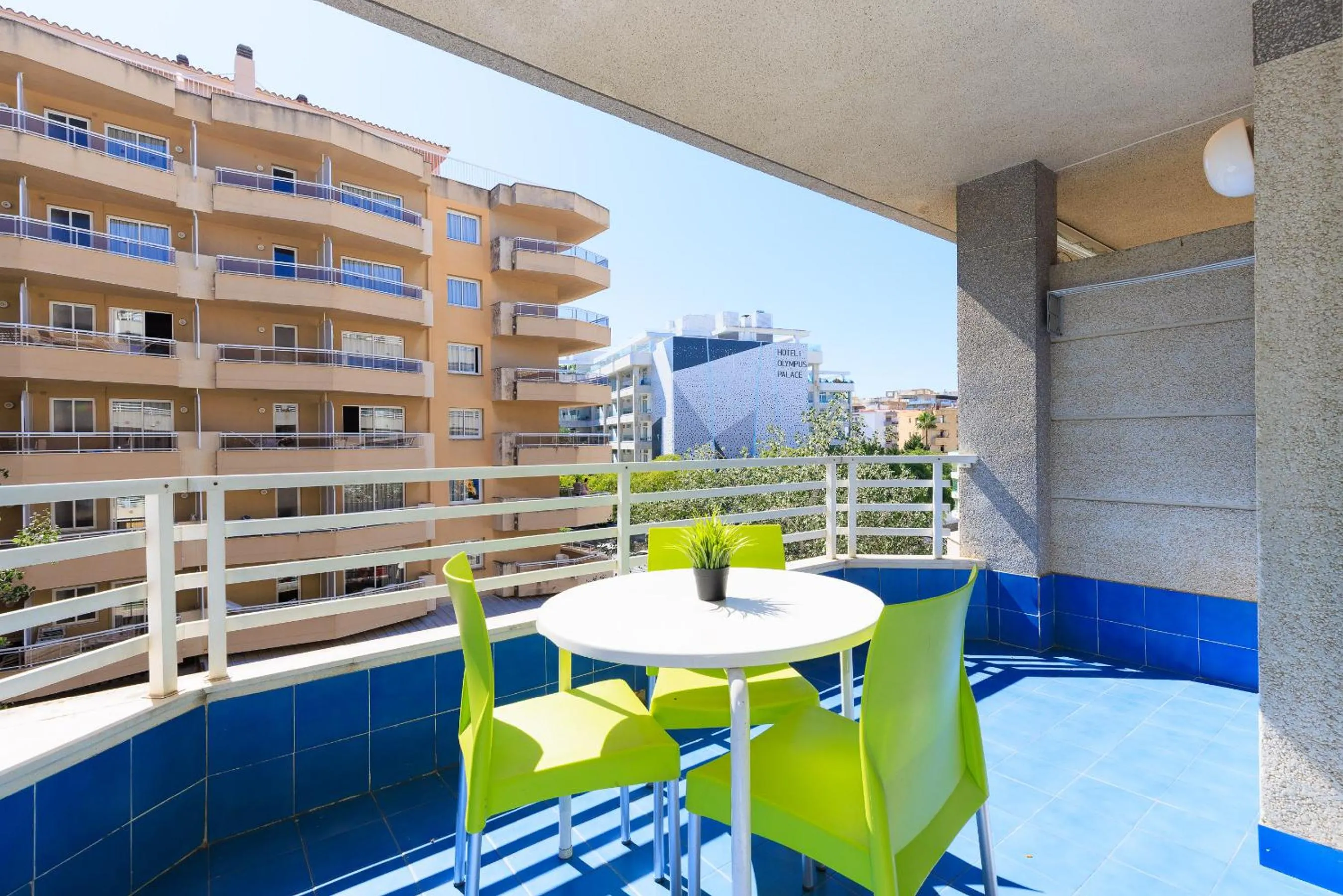 Balcony/Terrace in Rentalmar Zahara family suites