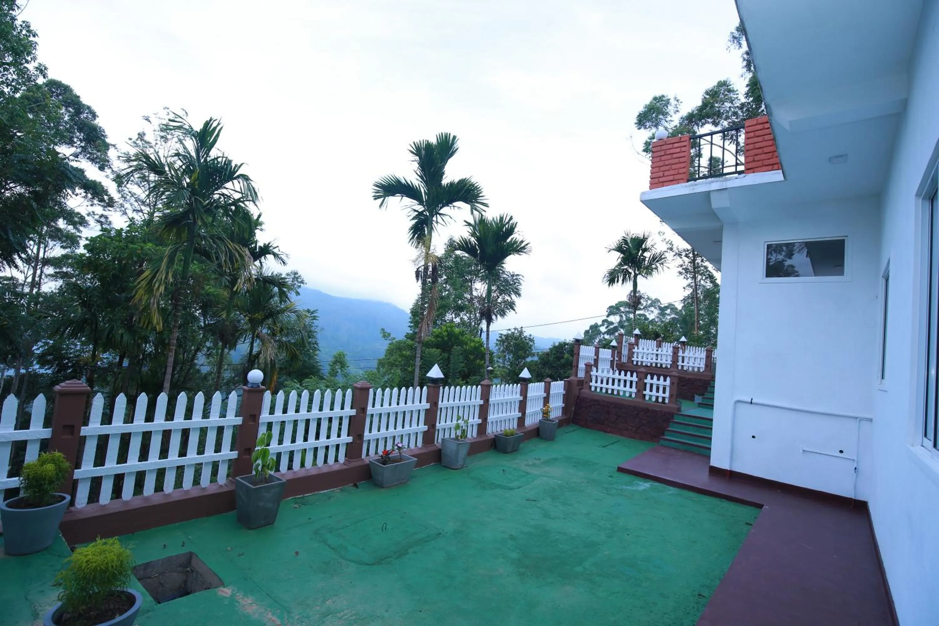 Garden view in Ella Red Rock