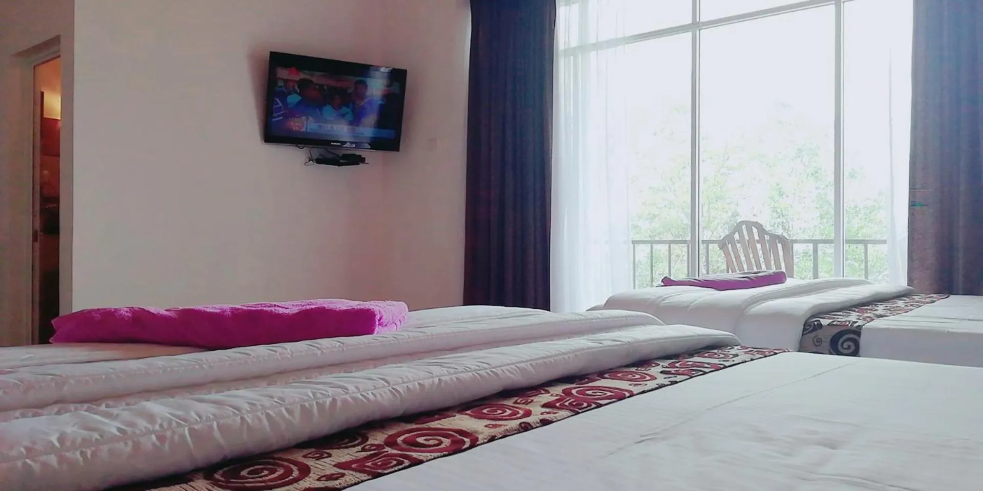 Bedroom, Bed in Ella Red Rock