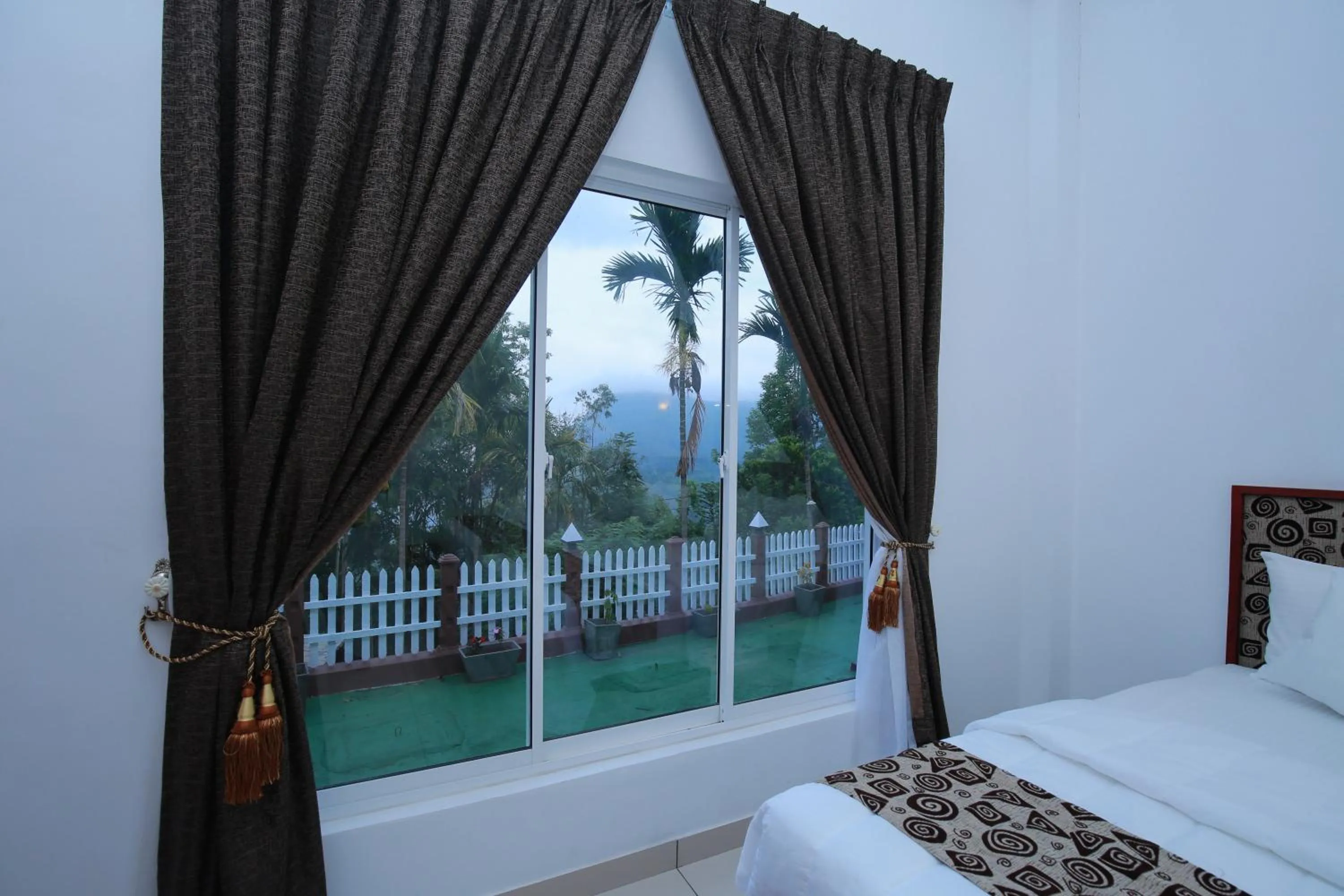 Bedroom, Bed in Ella Red Rock