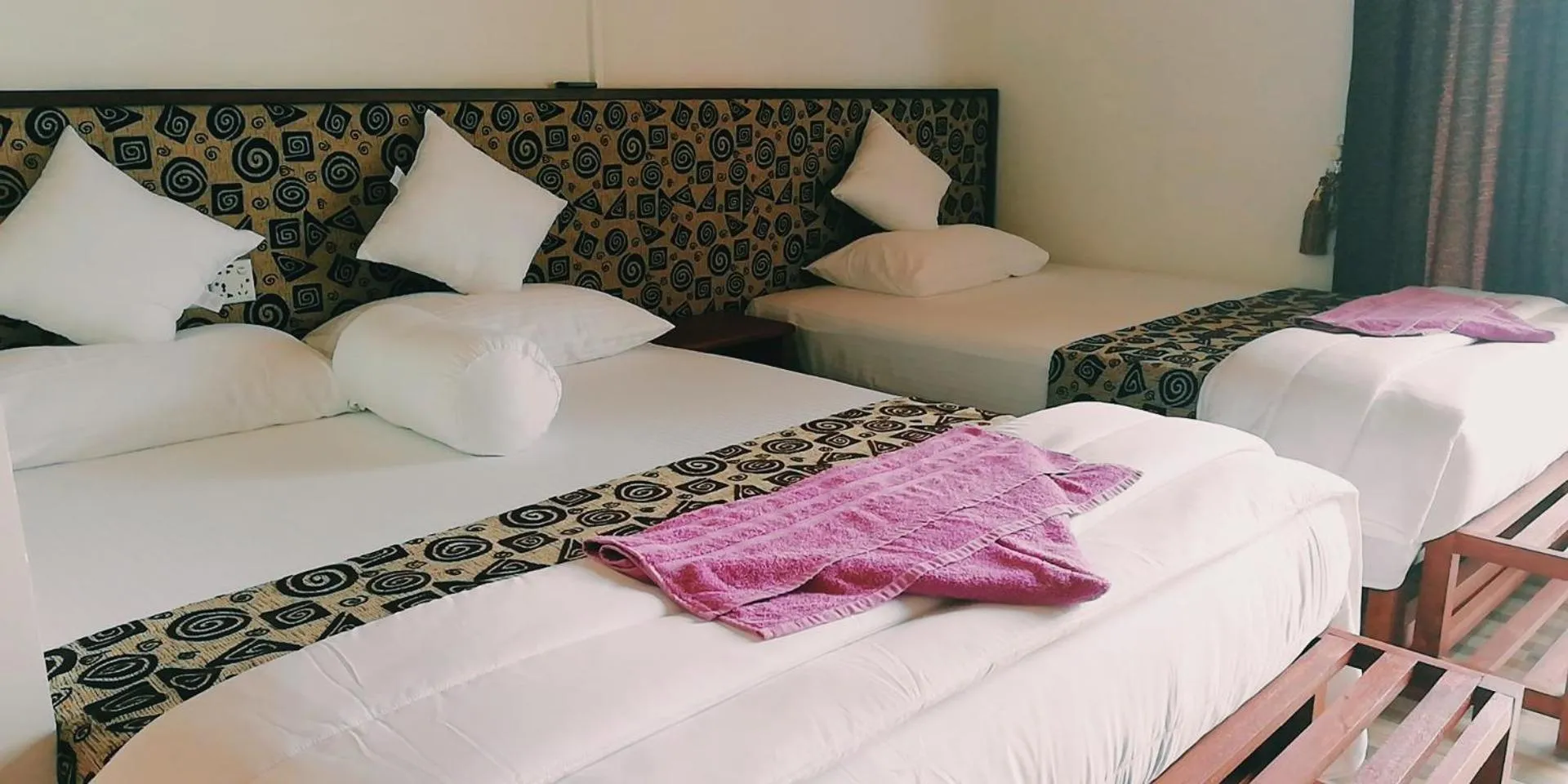 Bedroom, Bed in Ella Red Rock