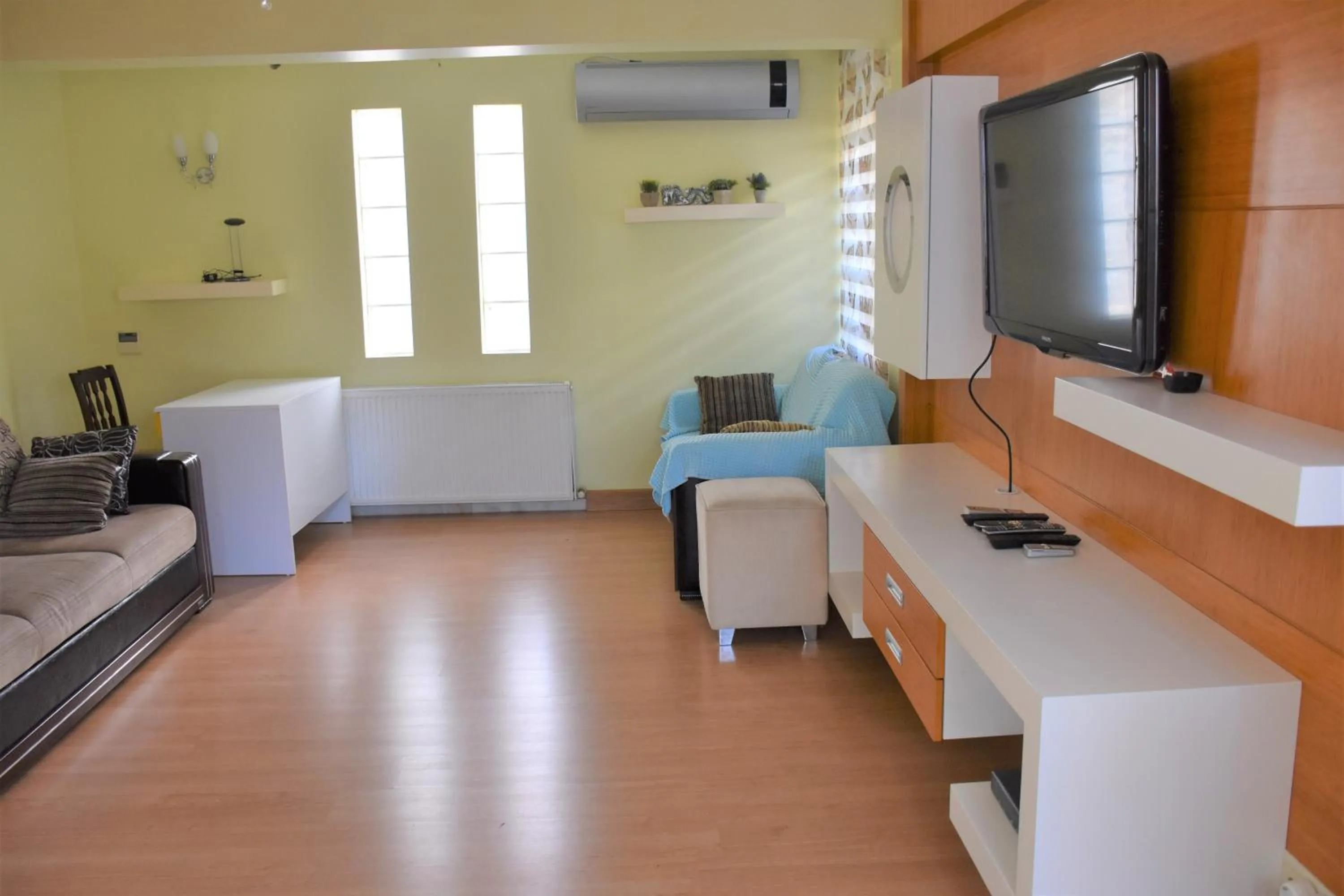 Seating area in Dinara Apart Hotel