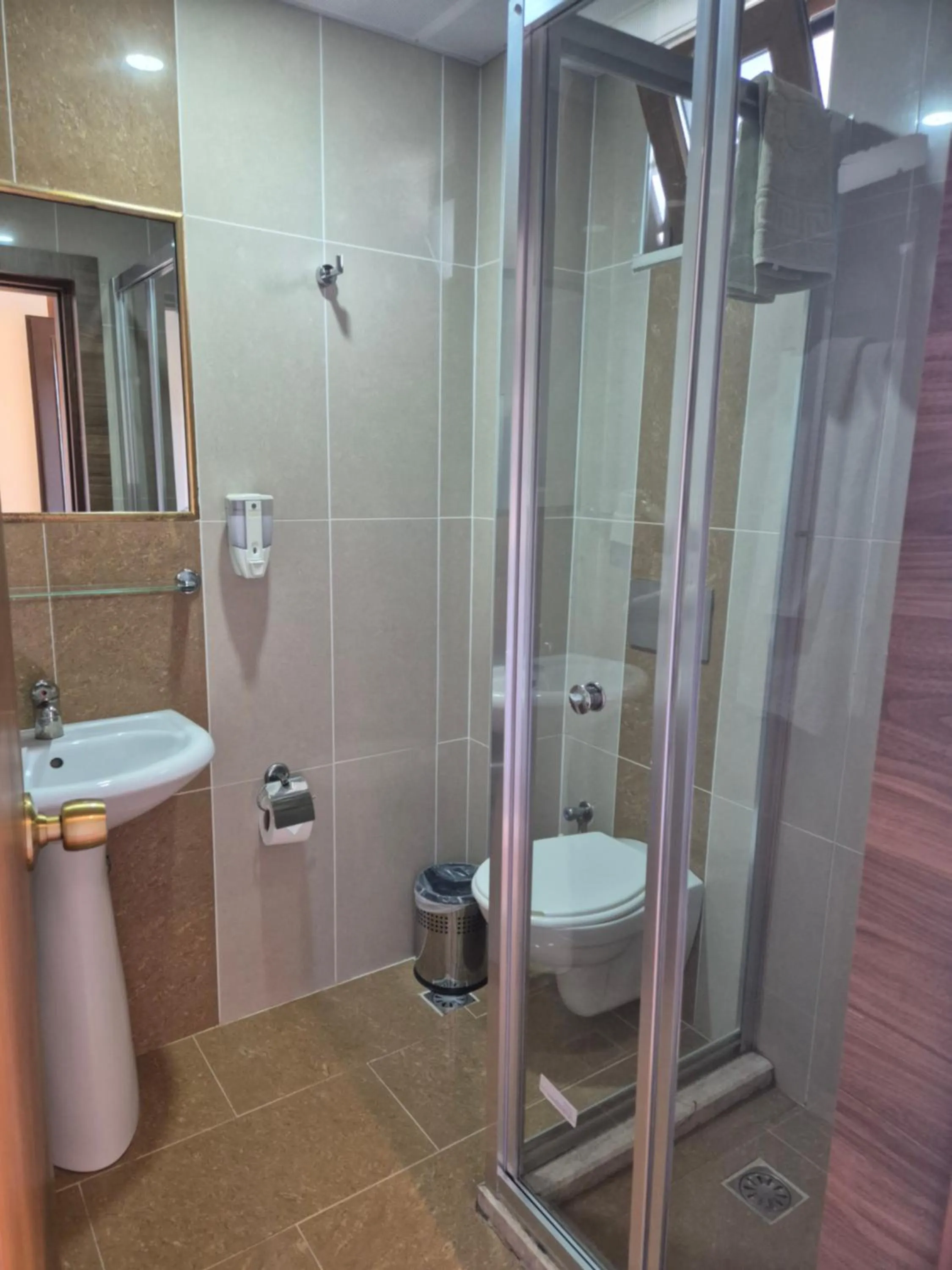 Shower in Dinara Apart Hotel